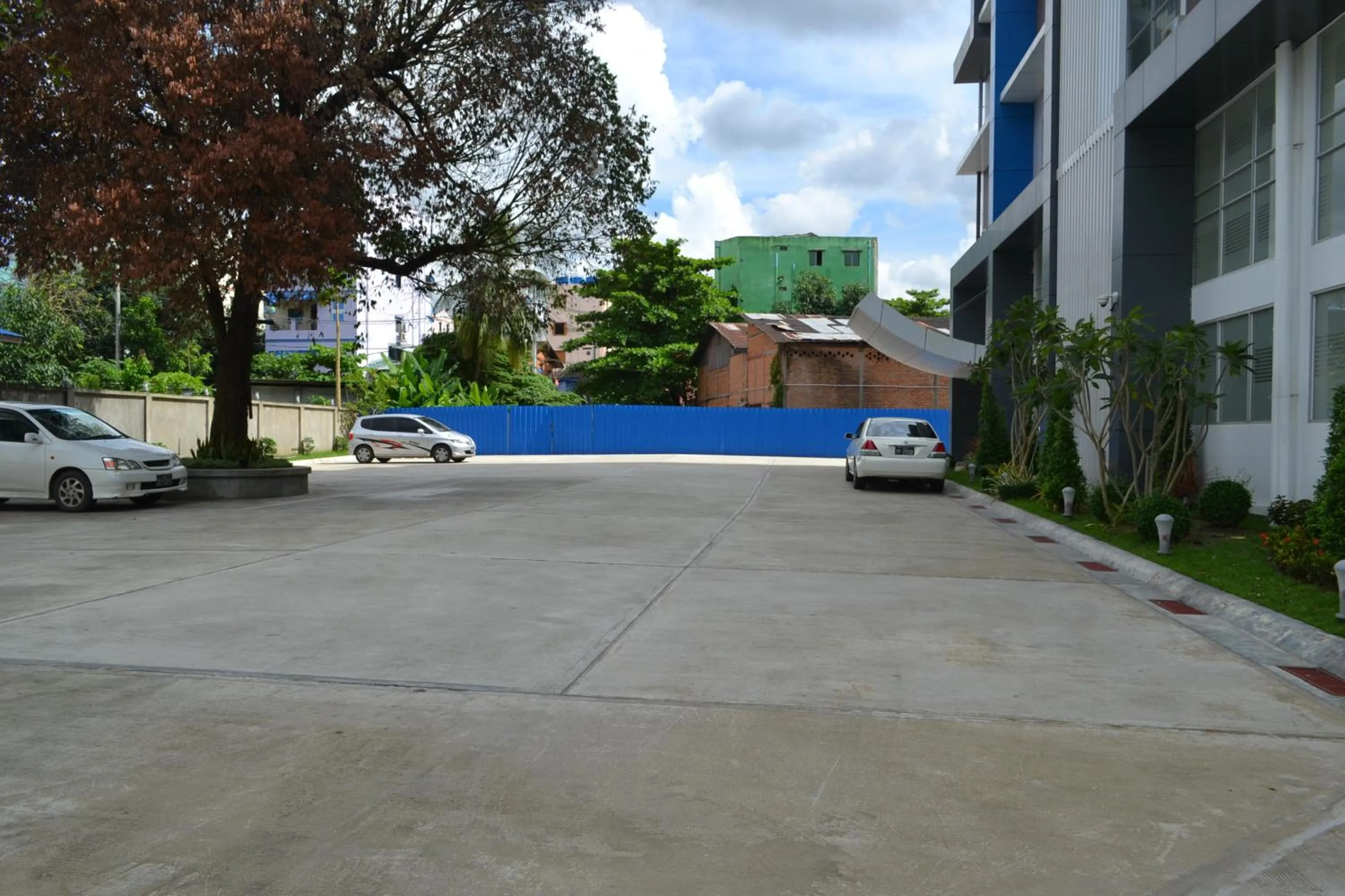 Area and facilities in Hotel Broadway Yangon