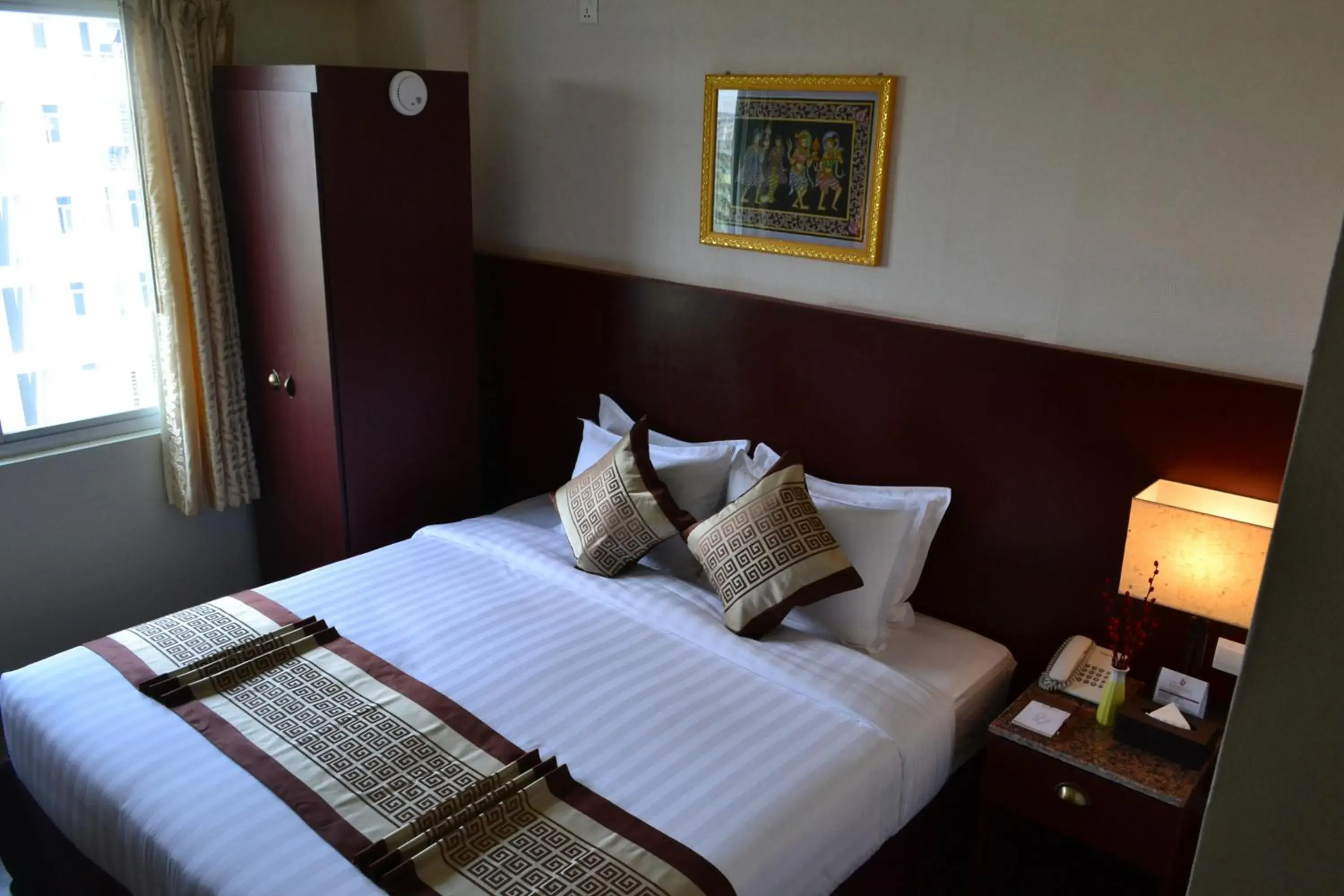 Deluxe Queen Room in Hotel Broadway Yangon Deluxe Queen Room in Hotel Broadway Yangon