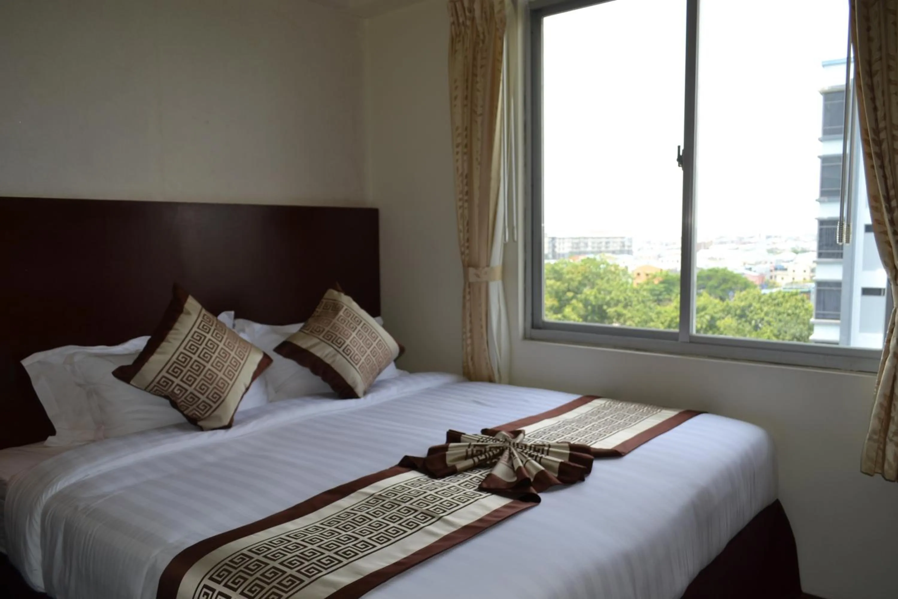 Bed in Hotel Broadway Yangon