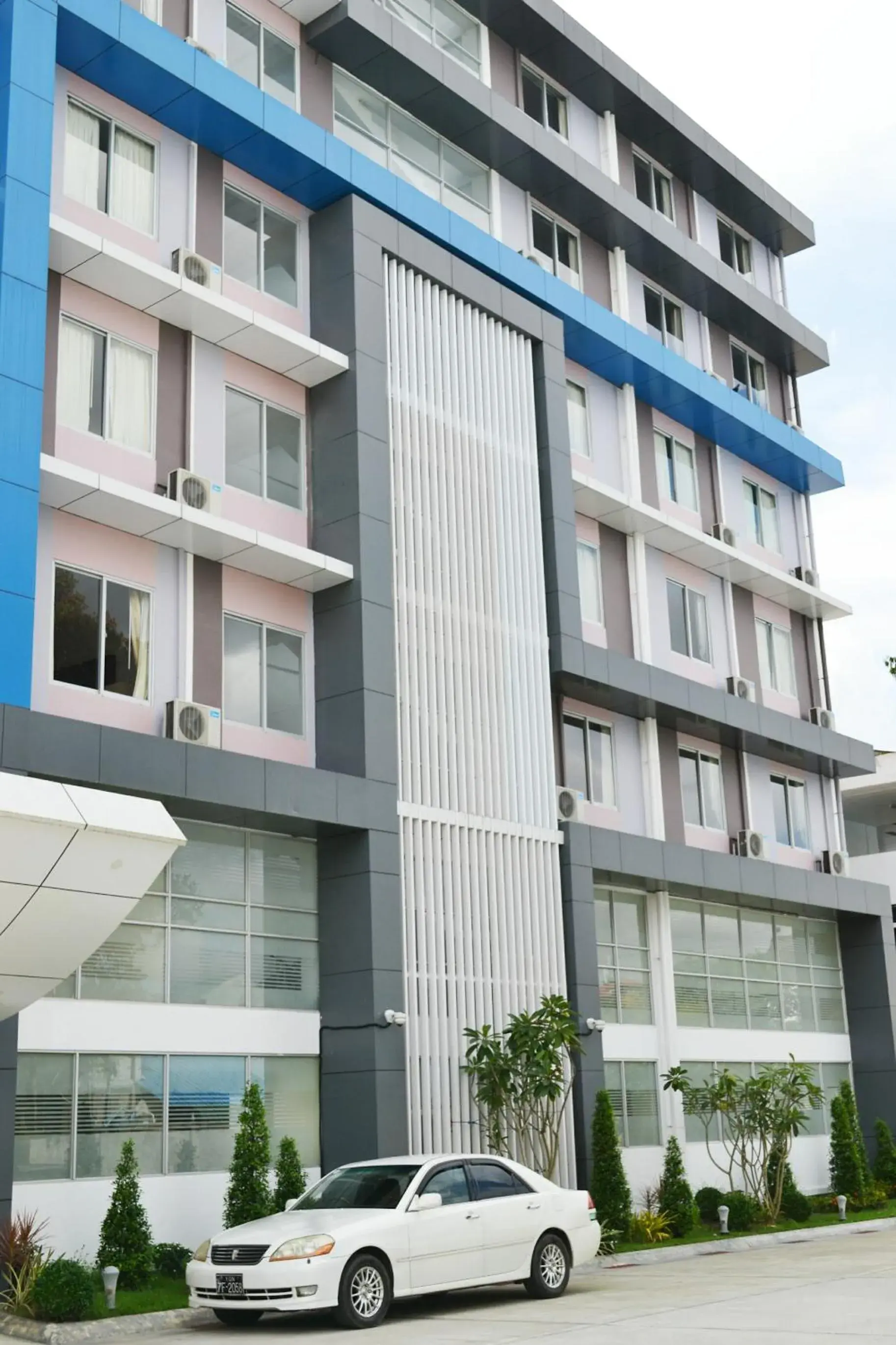 Facade/entrance in Hotel Broadway Yangon Facade/entrance in Hotel Broadway Yangon