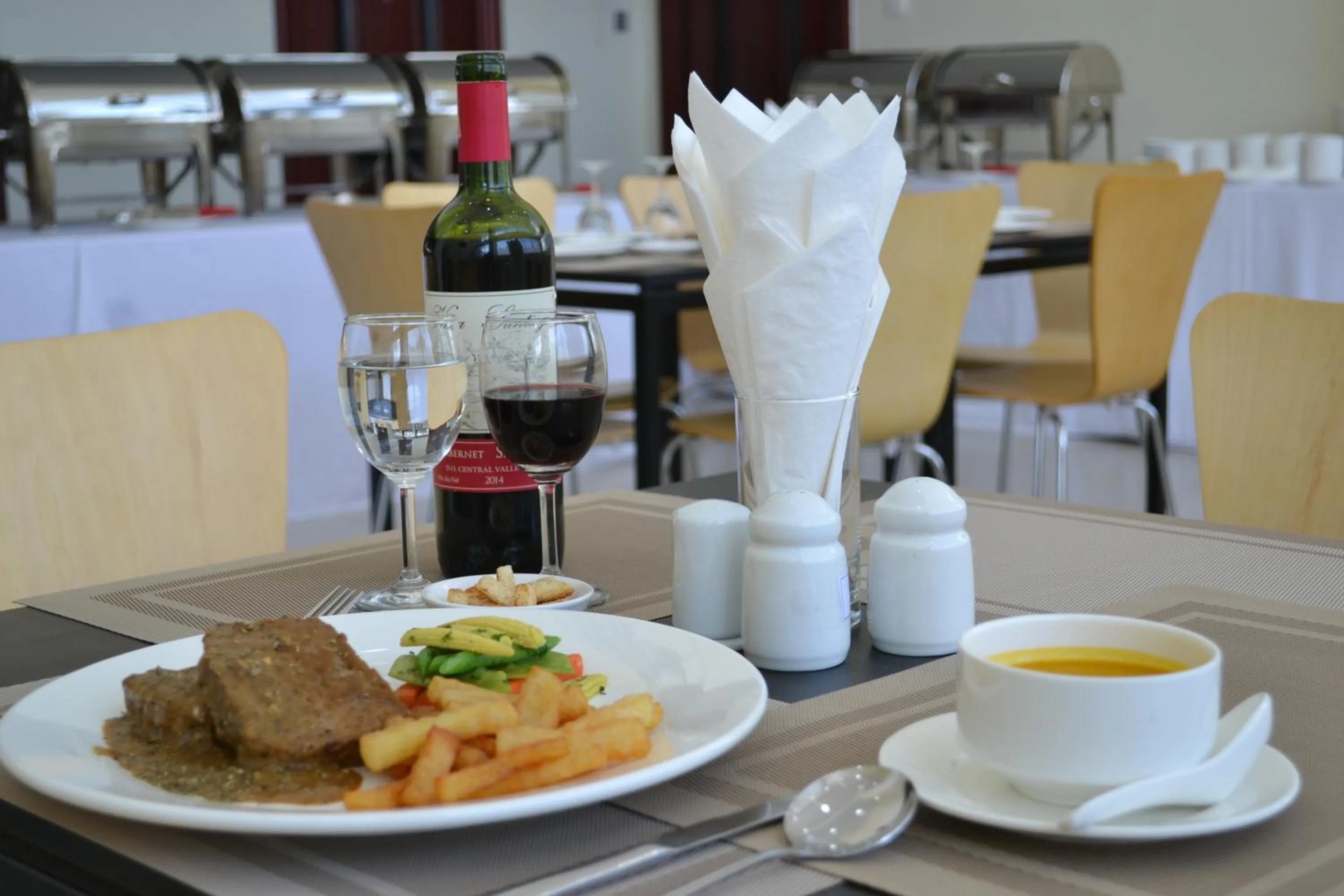 Restaurant/places to eat in Hotel Broadway Yangon