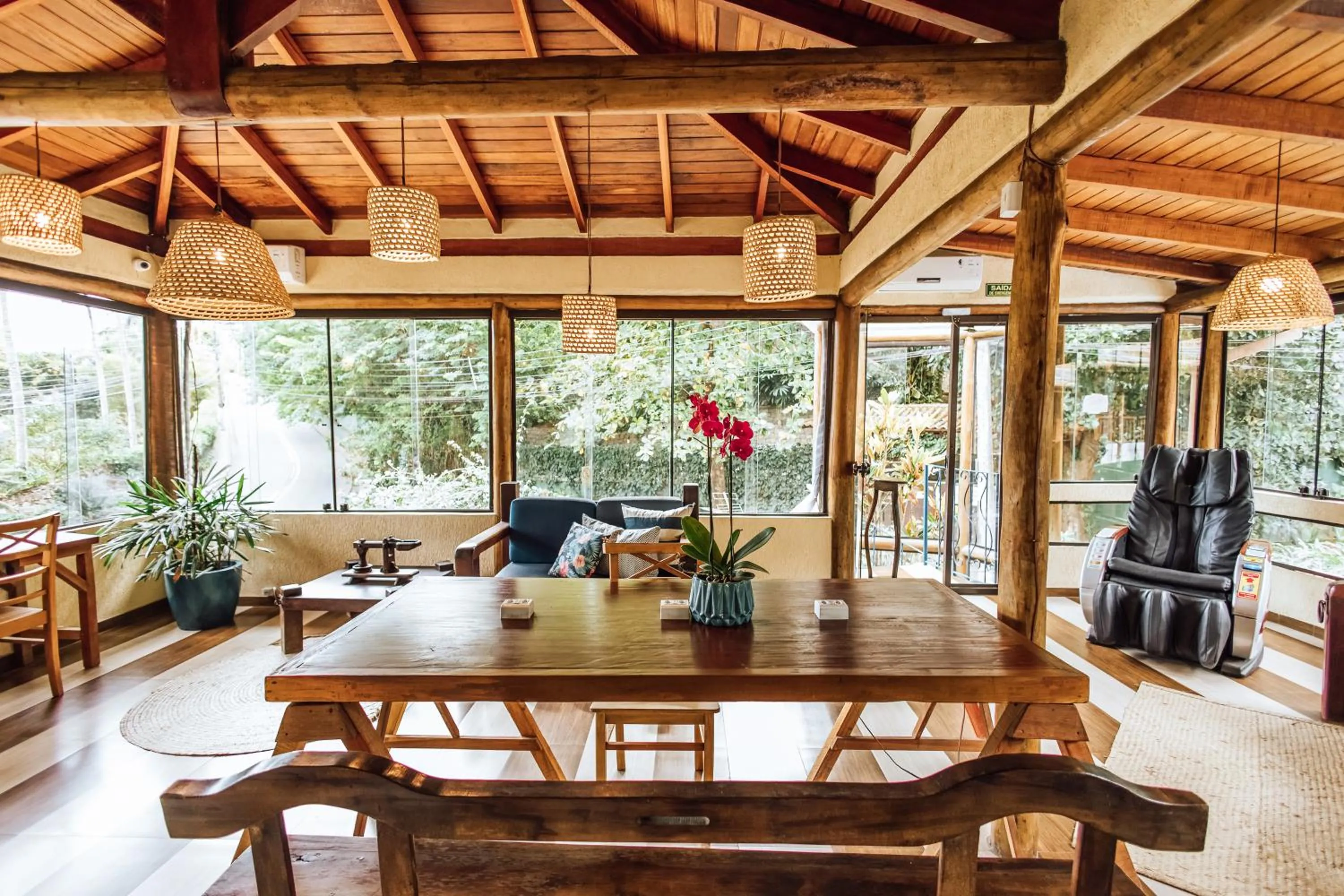 Seating area in VELINN Pousada Santa Tereza