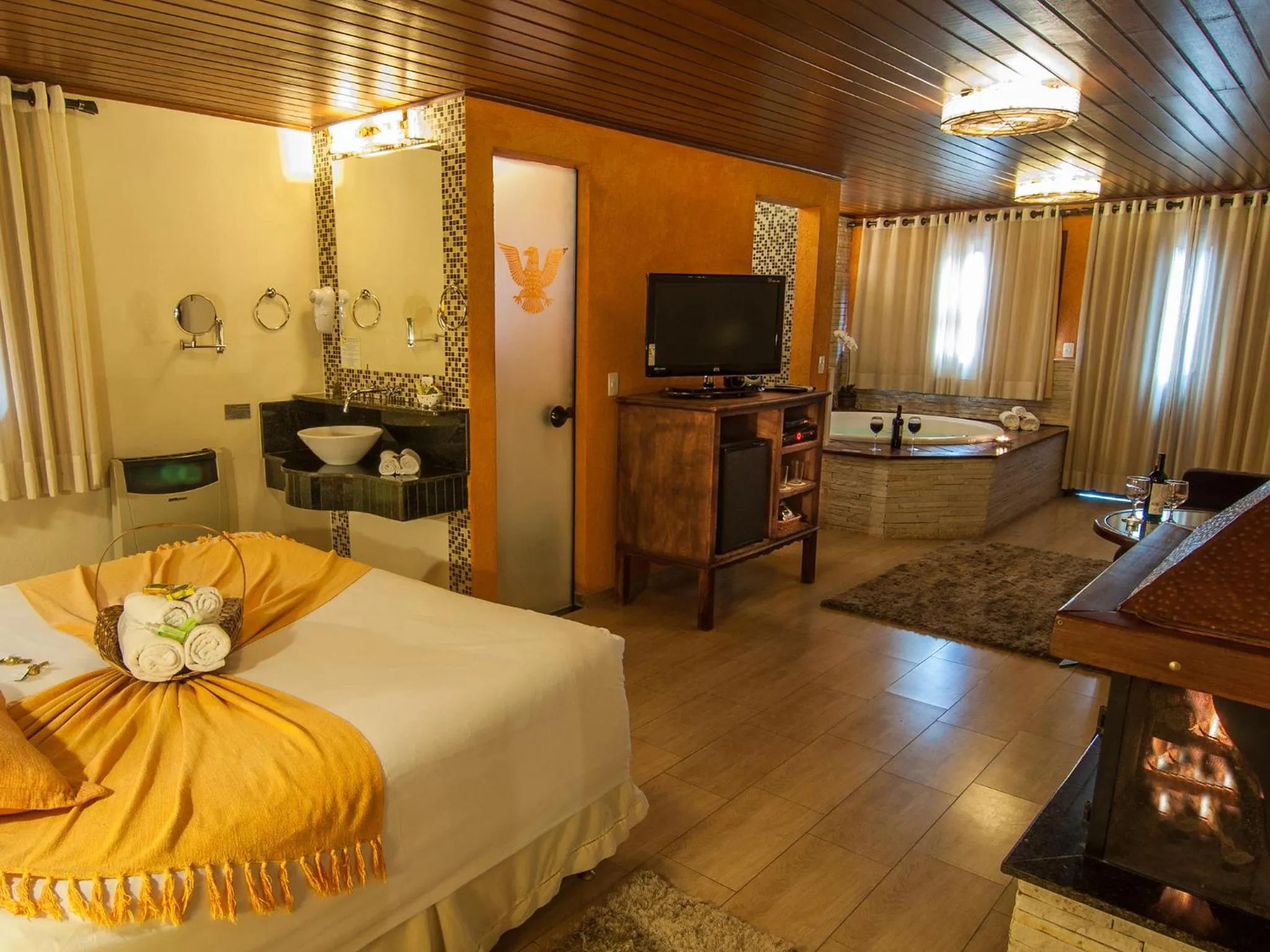 Photo of the whole room, Bed in Pousada Aguia Dourada