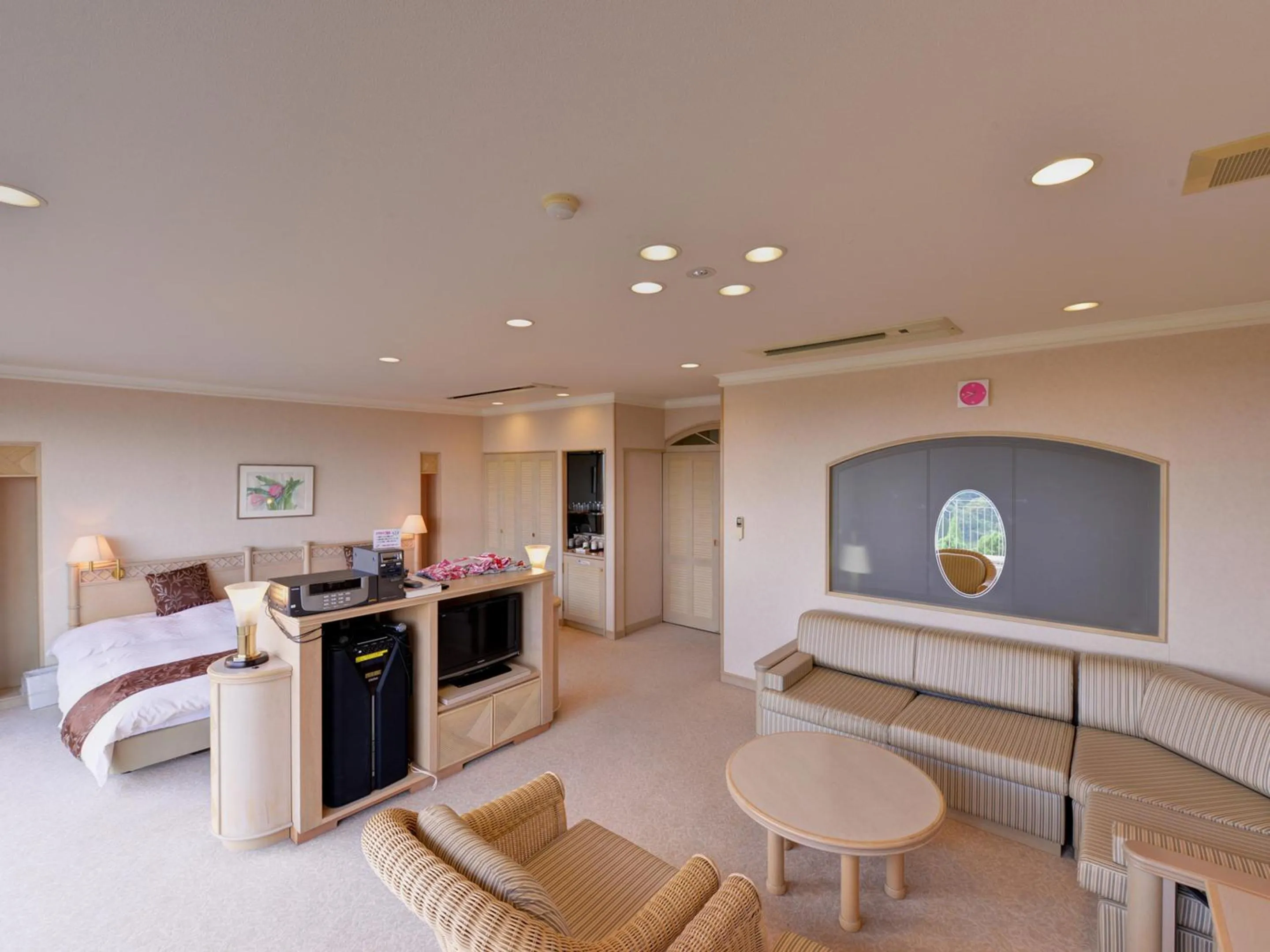 Photo of the whole room, Bed in Cocopa Resort Club