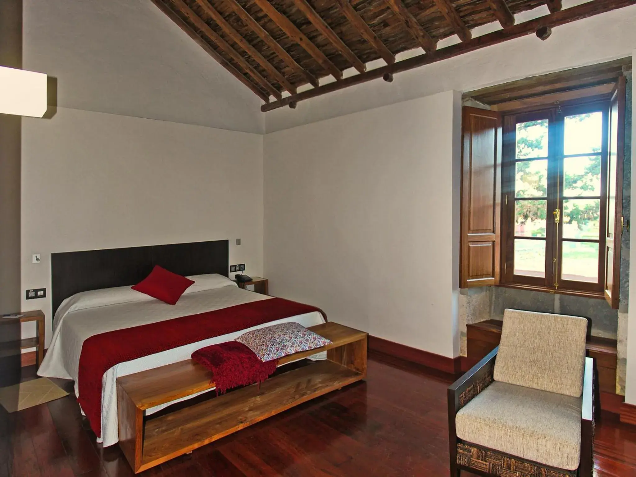 Photo of the whole room, Bed in Hotel Rural El Mondalón Photo of the whole room, Bed in Hotel Rural El Mondalón