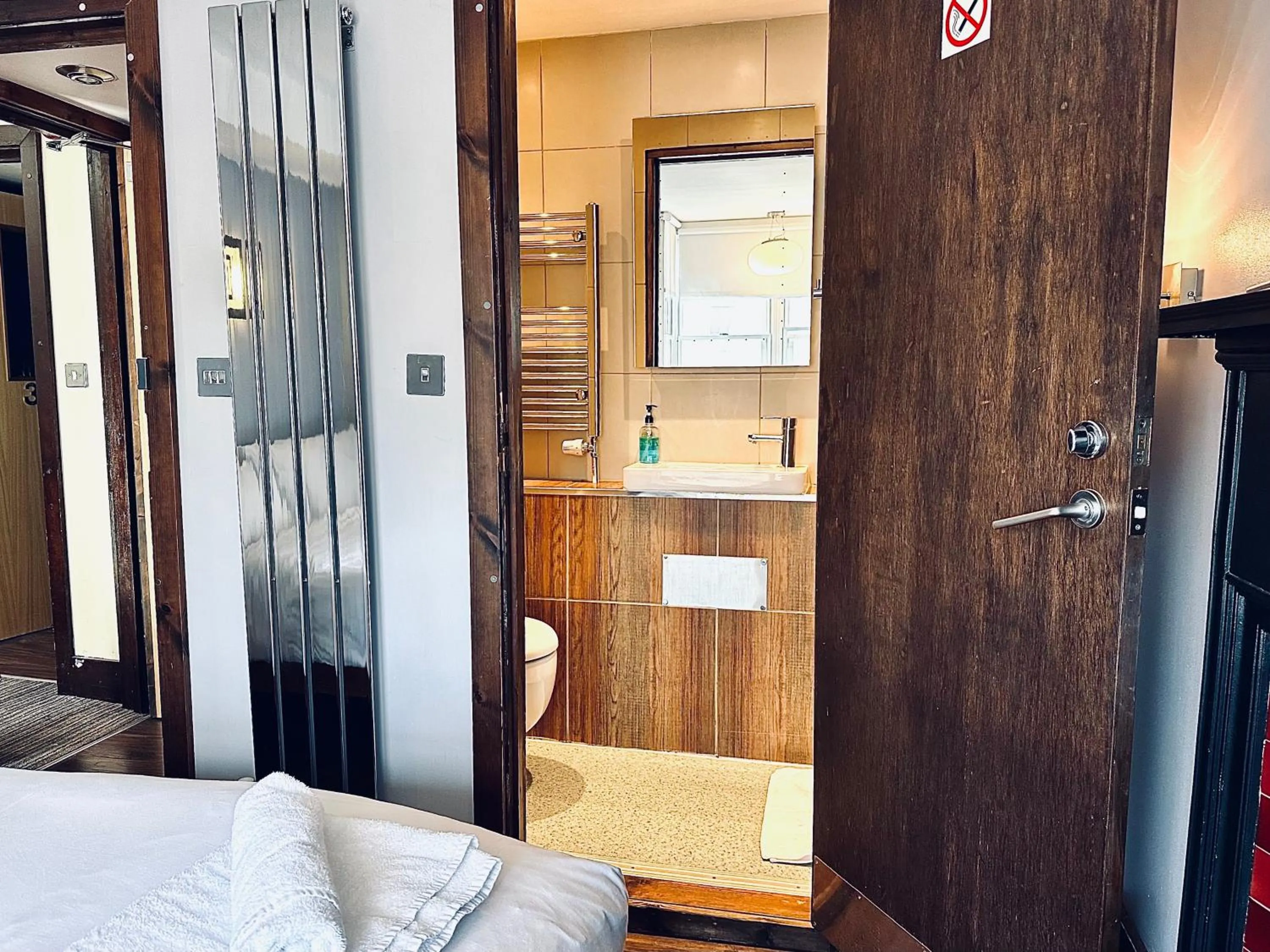 Shower, Bed in Guest And The City