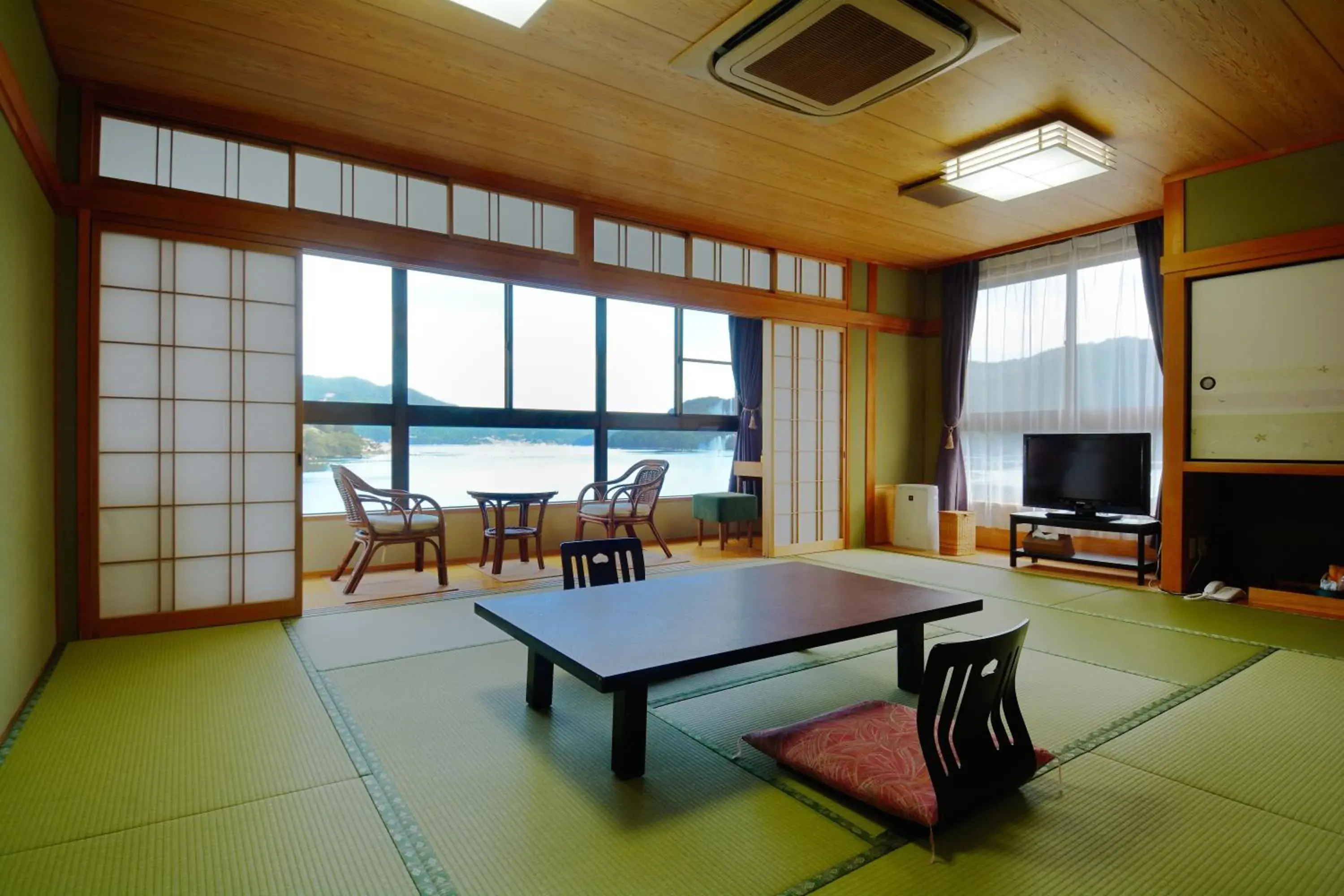 Japanese-Style Room with Ocean View and Shared Bathroom - Non-Smoking in Owase Seaside View Japanese-Style Room with Ocean View and Shared Bathroom - Non-Smoking in Owase Seaside View