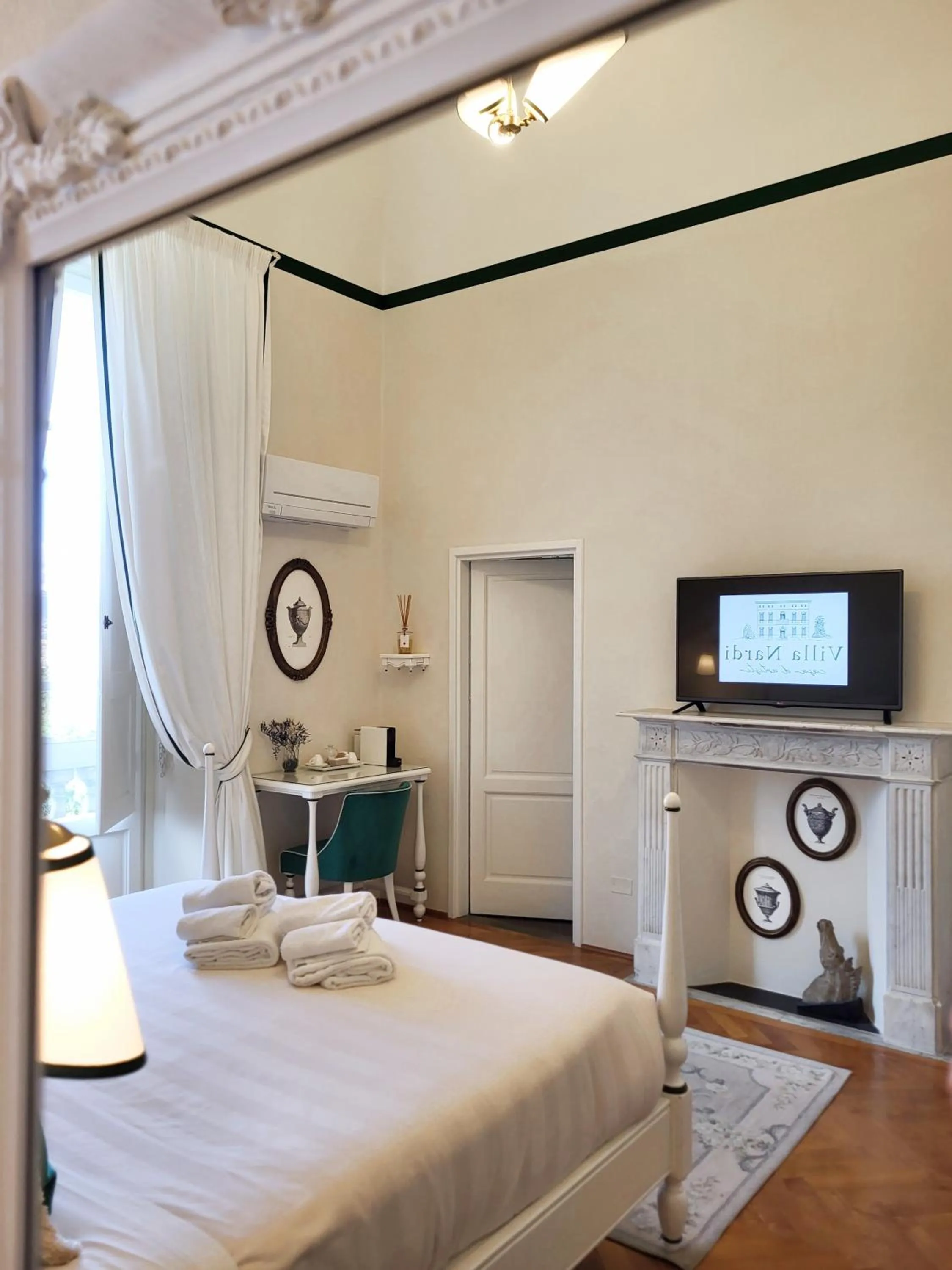 Decorative detail, Bed in Villa Nardi - Residenza D'Epoca