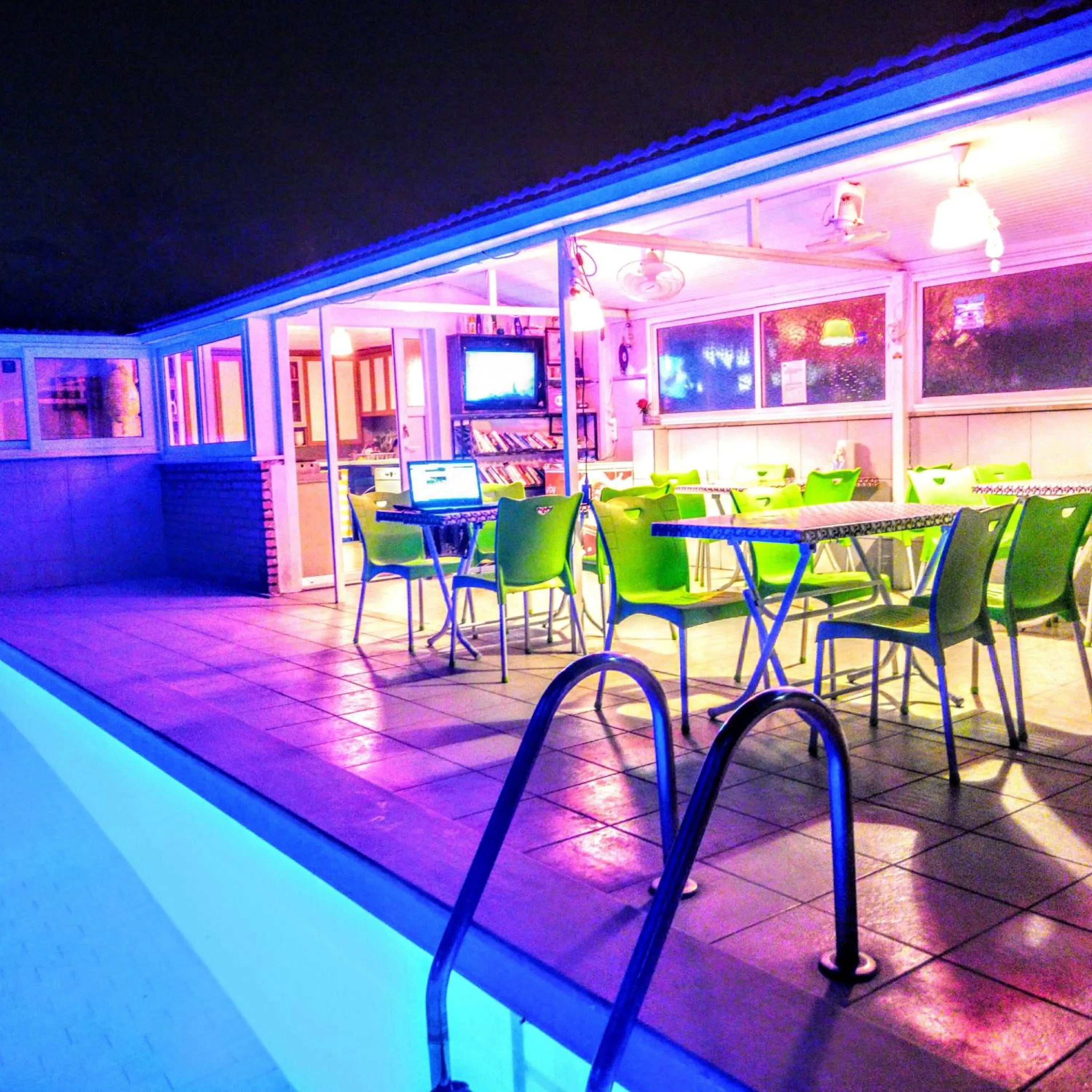 Restaurant/places to eat in Karaca Apart Hotel