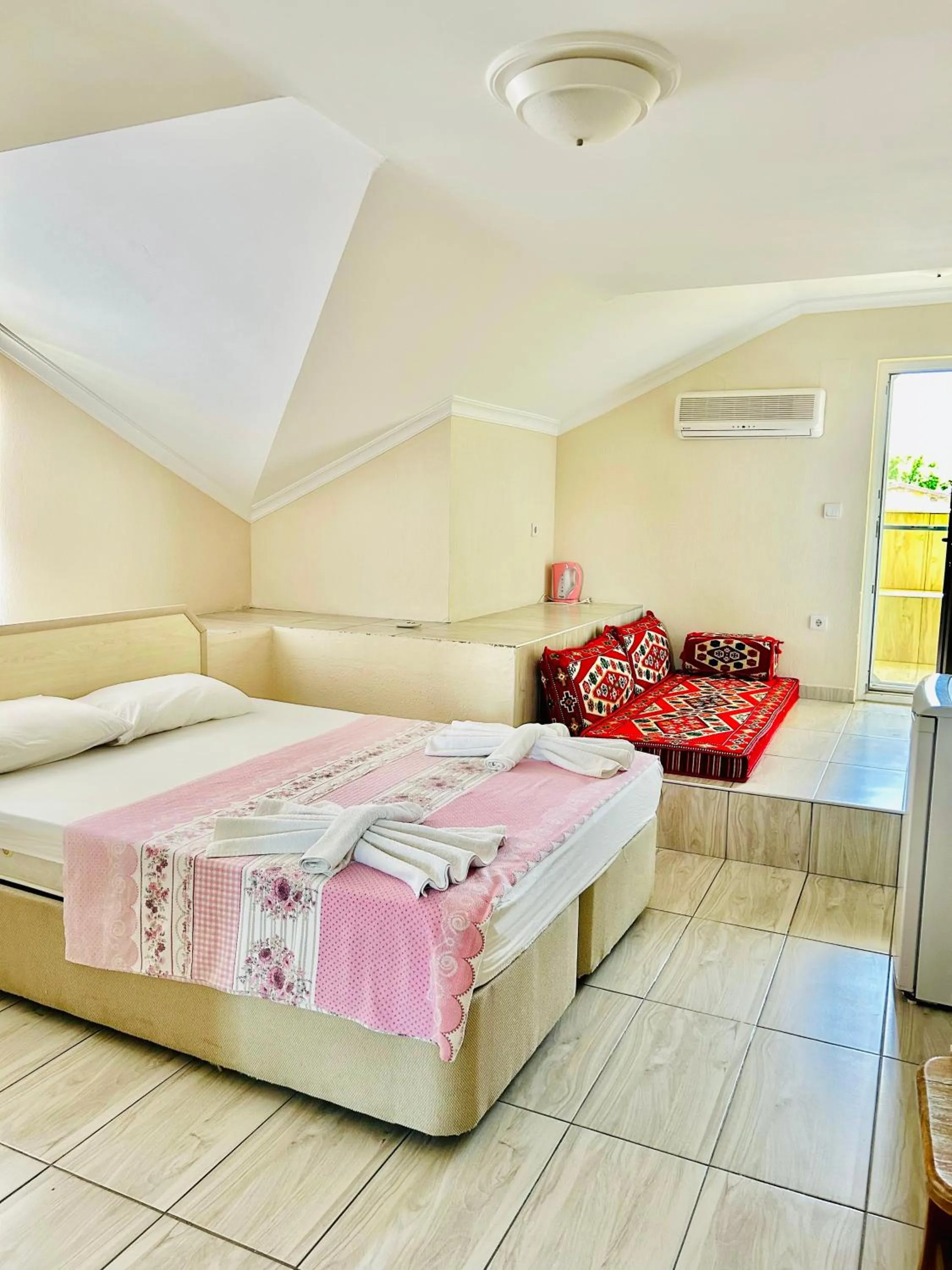 Photo of the whole room, Bed in Karaca Apart Hotel