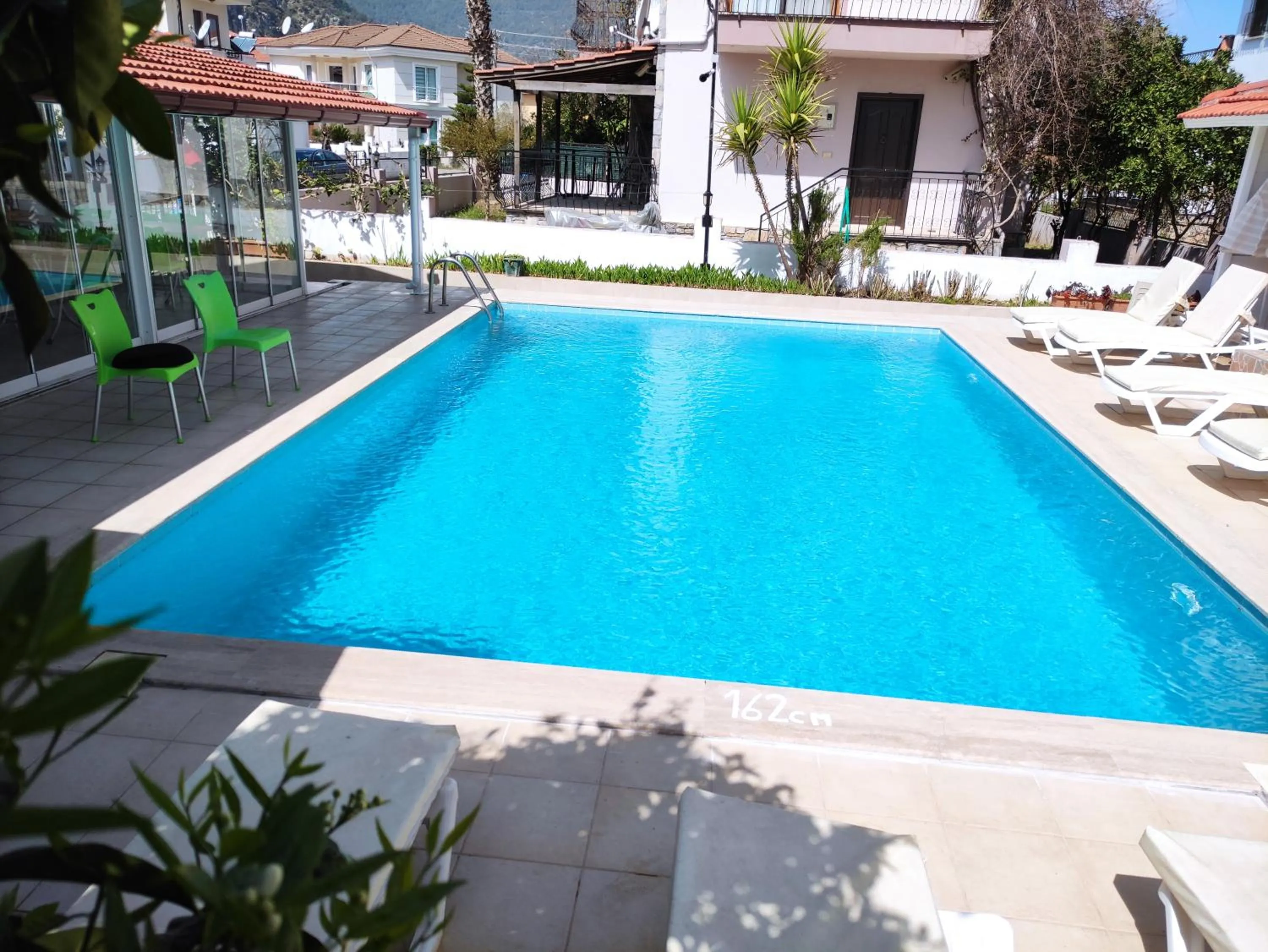 Swimming pool in Karaca Apart Hotel