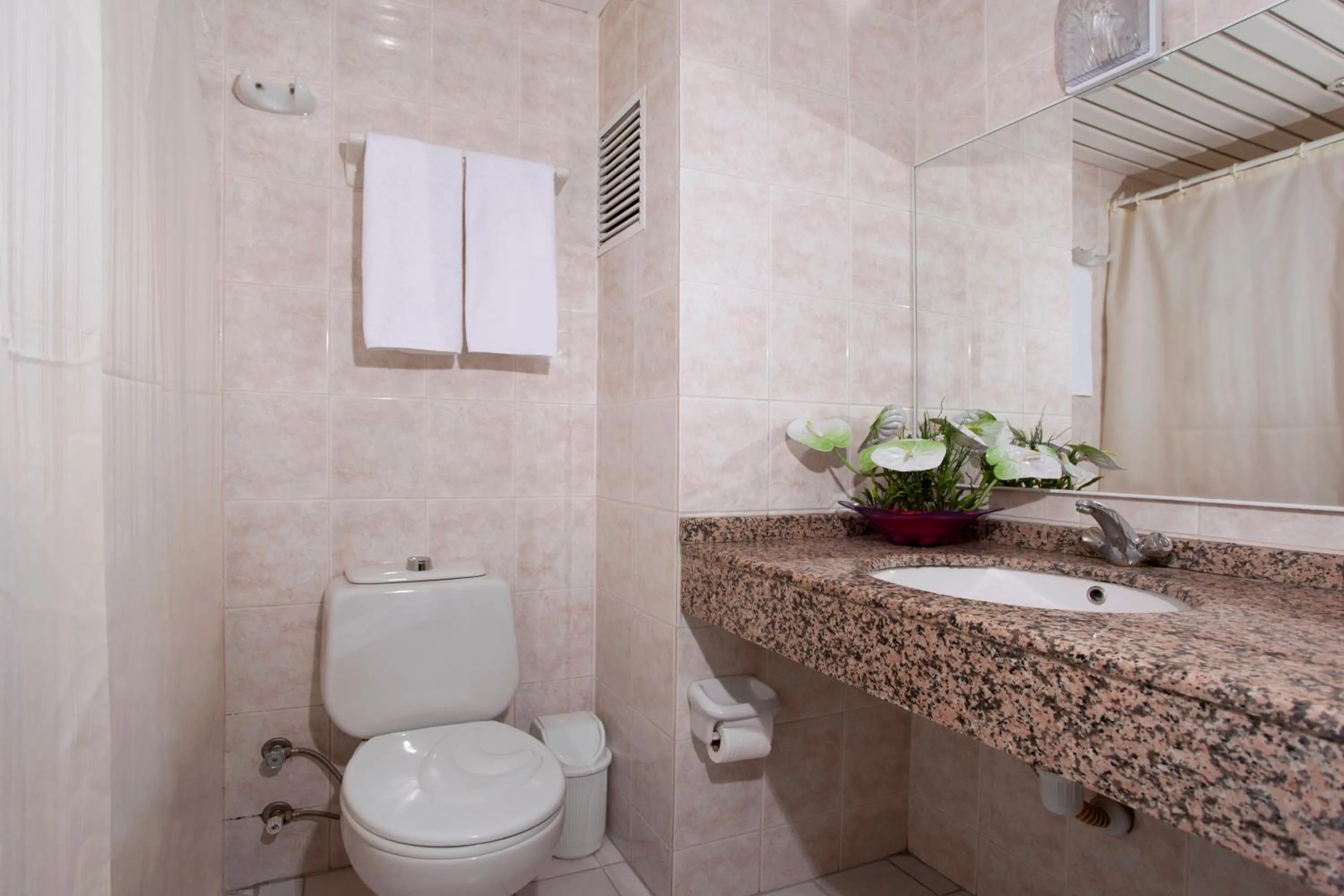 Bathroom in Kleopatra Aytur Apart Hotel