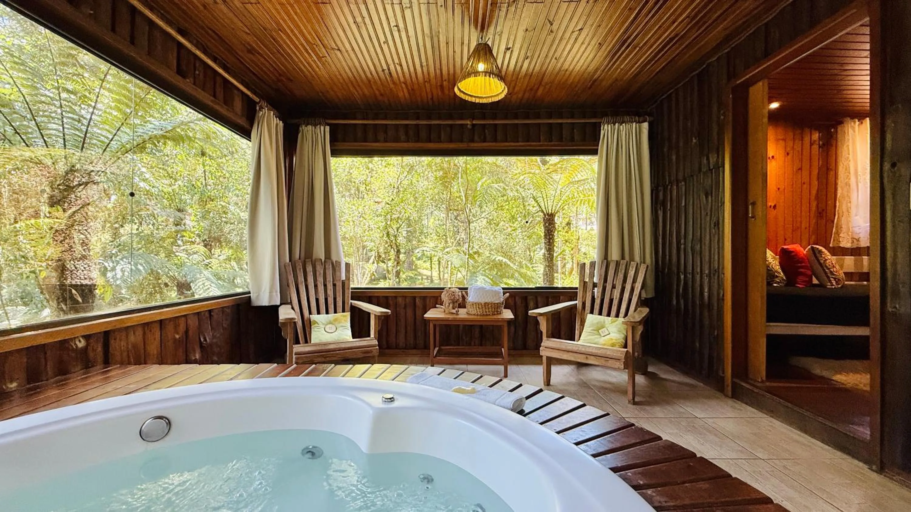 Hot Tub in Pousada Villa D'Amore