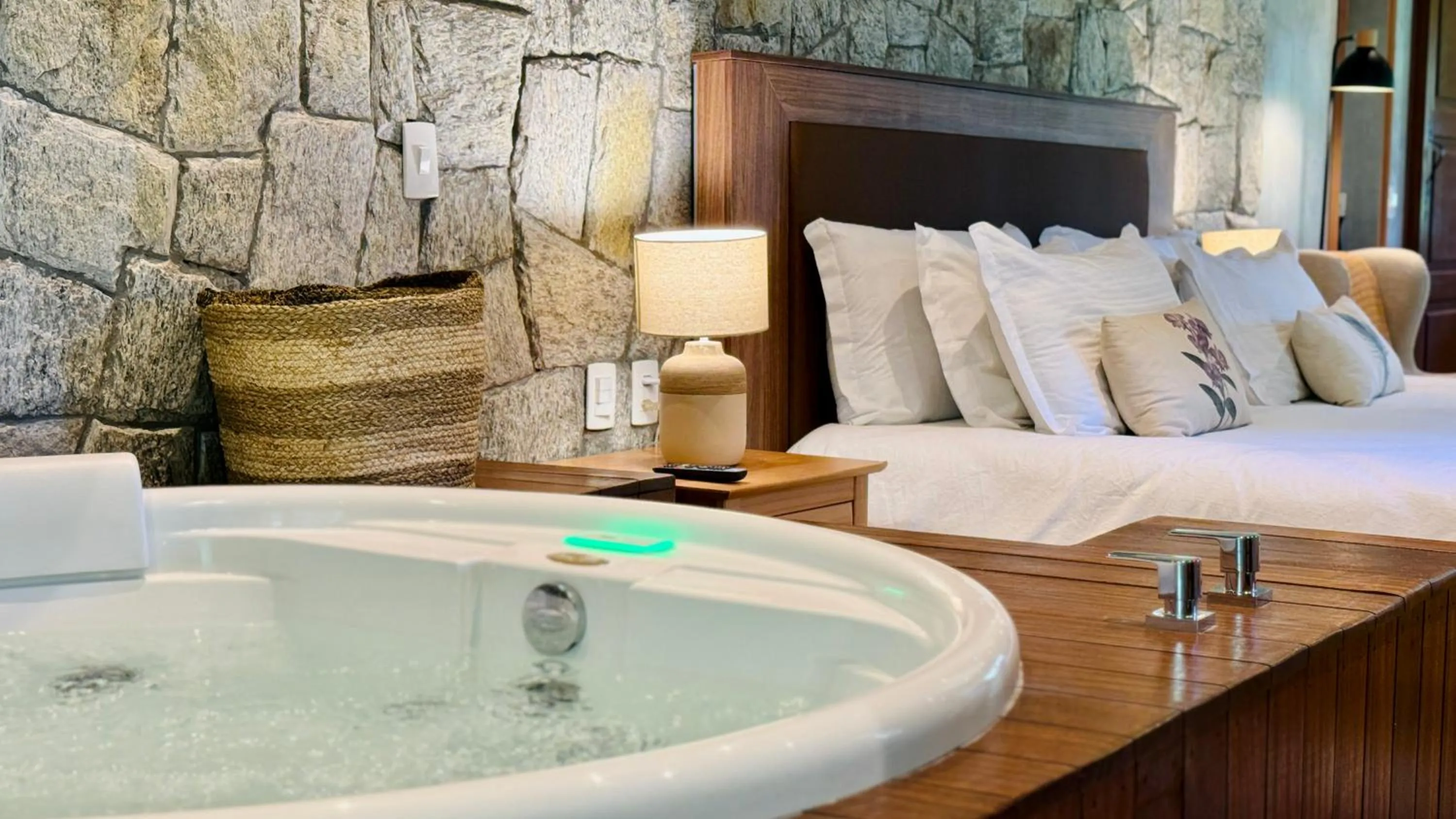 Hot Tub, Bed in Pousada Villa D'Amore