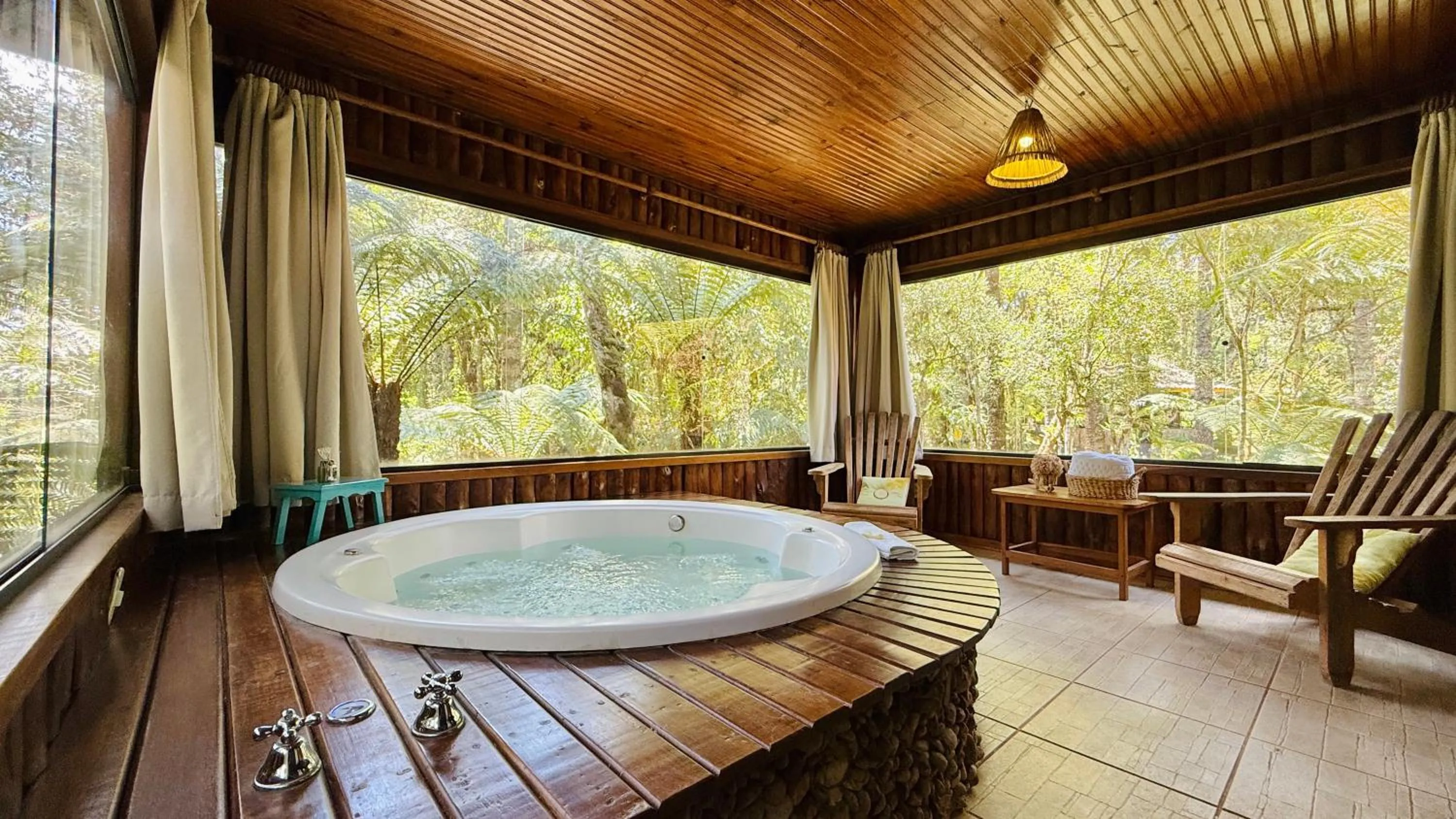 Hot Tub in Pousada Villa D'Amore