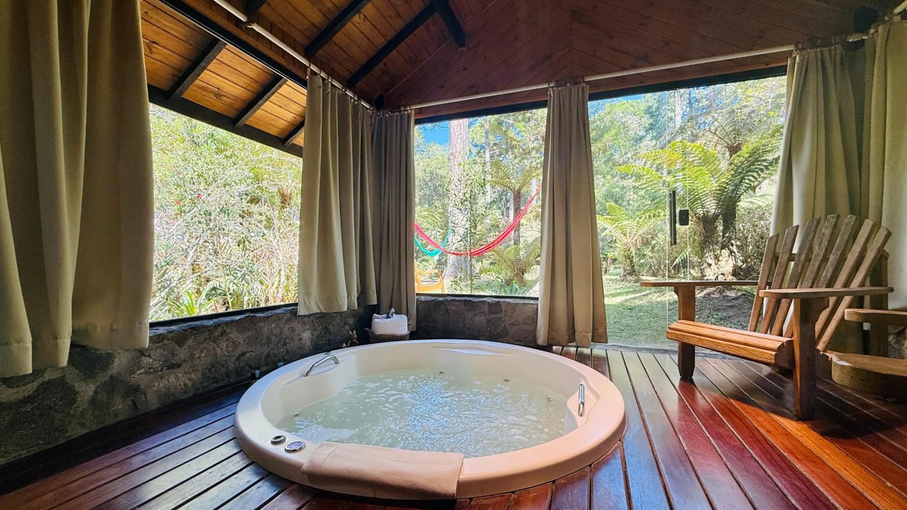 Hot Tub in Pousada Villa D'Amore