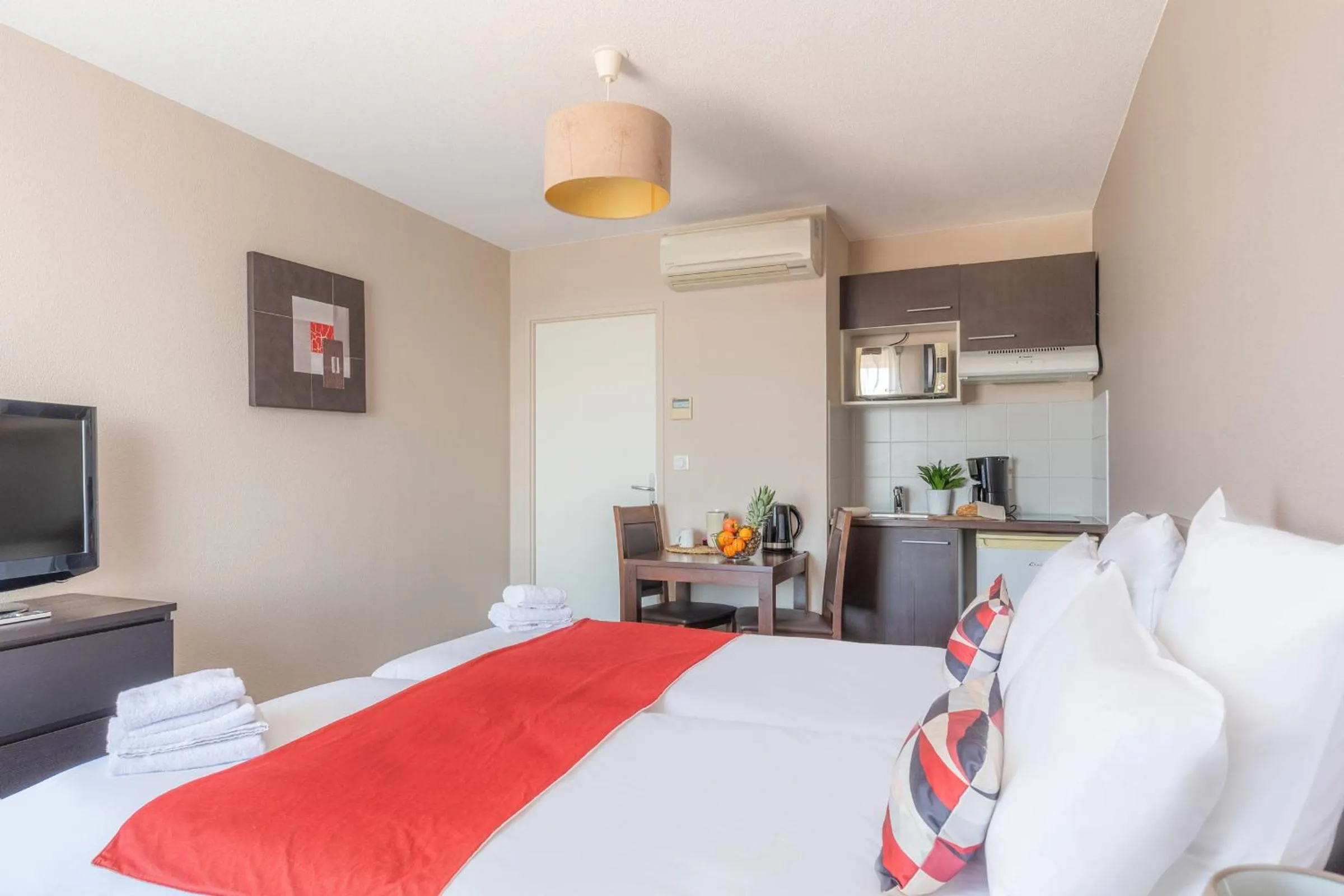 Bed in Appart'City Confort Toulouse Aéroport Cornebarrieu