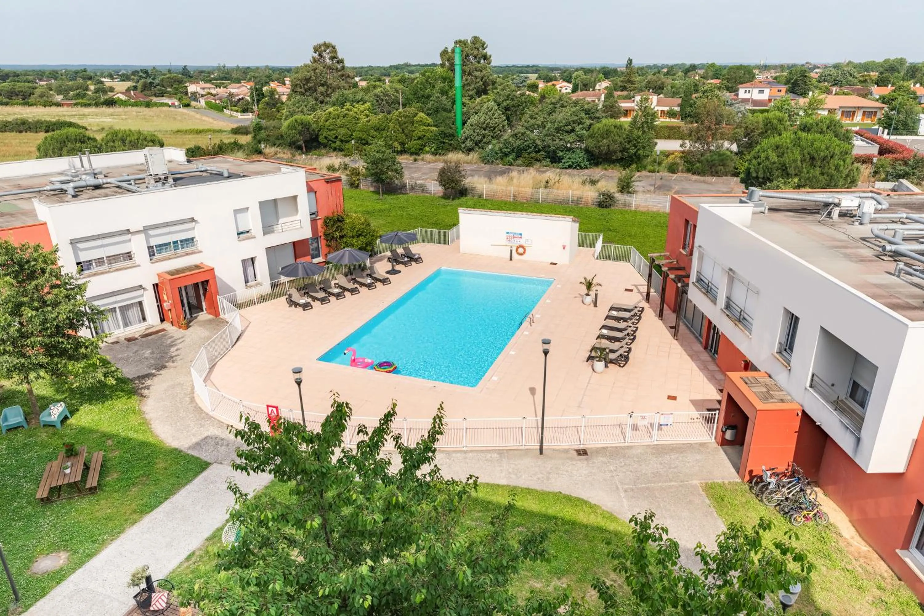 Swimming pool in Appart'City Confort Toulouse Aéroport Cornebarrieu