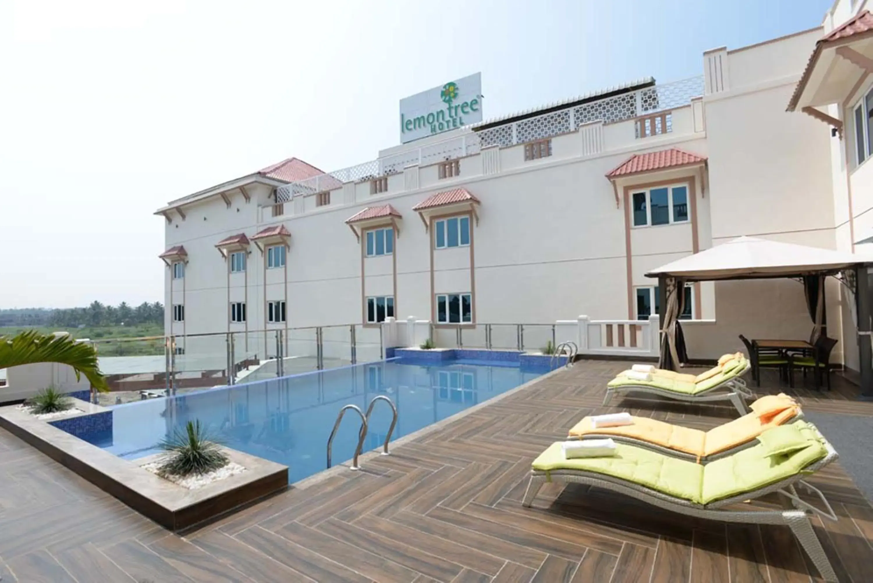 Swimming pool in Lemon Tree Hotel Coimbatore Swimming pool in Lemon Tree Hotel Coimbatore