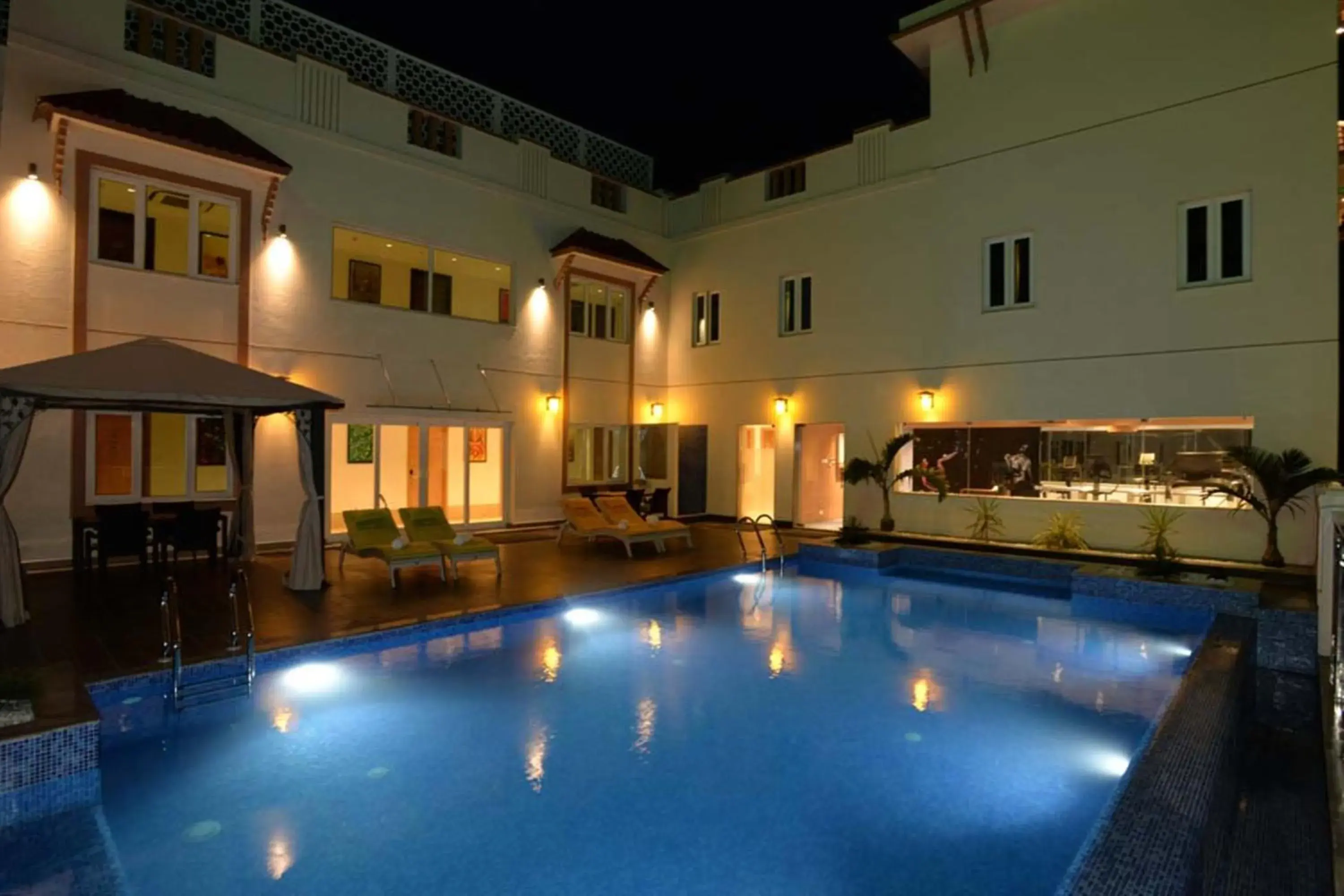 Swimming pool in Lemon Tree Hotel Coimbatore Swimming pool in Lemon Tree Hotel Coimbatore