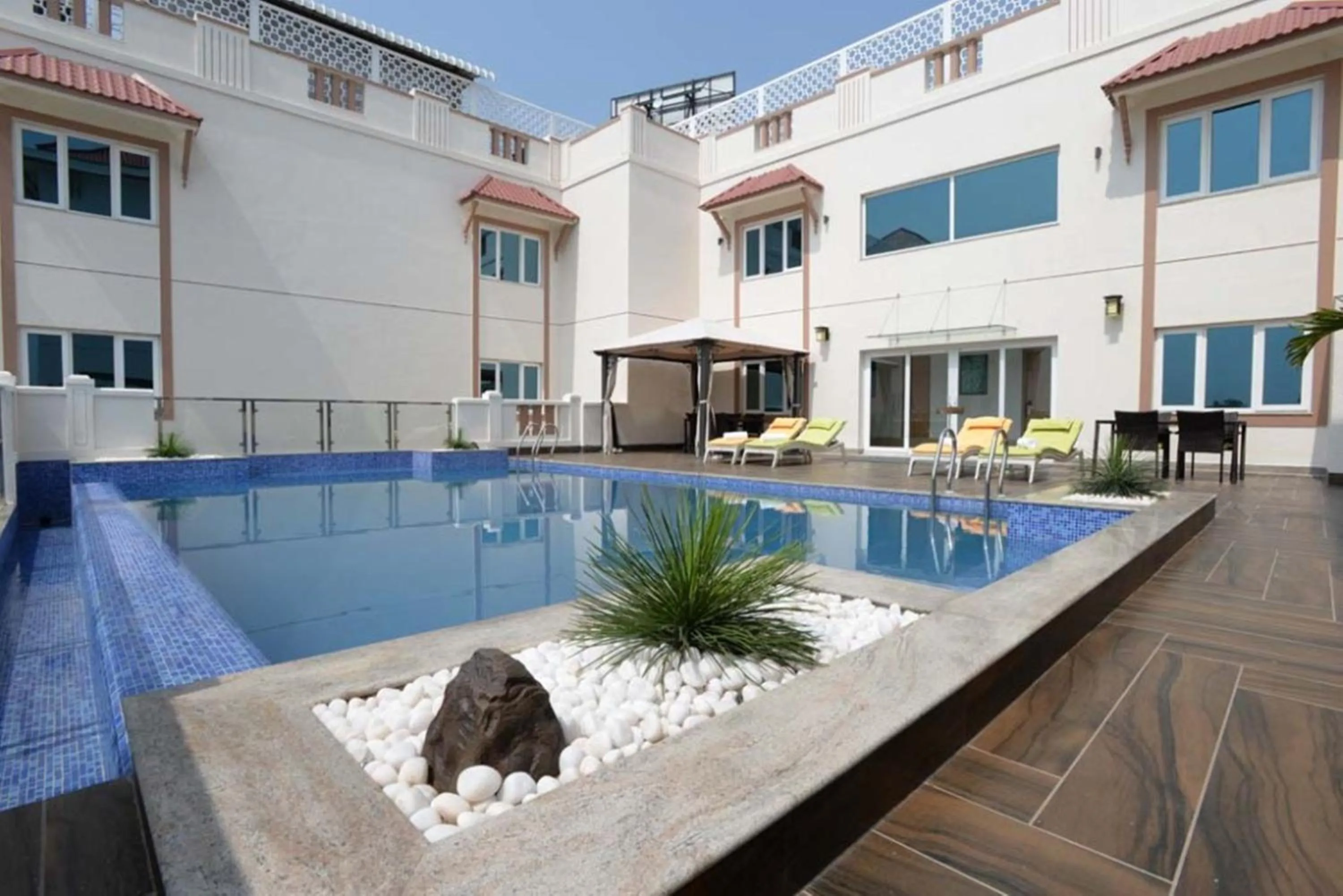 Swimming pool in Lemon Tree Hotel Coimbatore