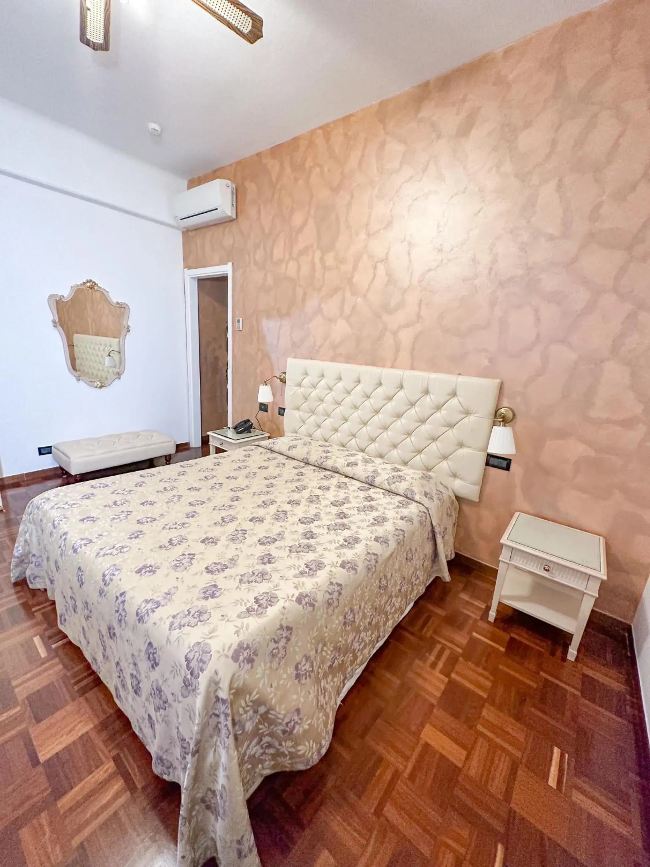 Deluxe Double or Twin Room - single occupancy in Hotel Dell'Orto Deluxe Double or Twin Room - single occupancy in Hotel Dell'Orto