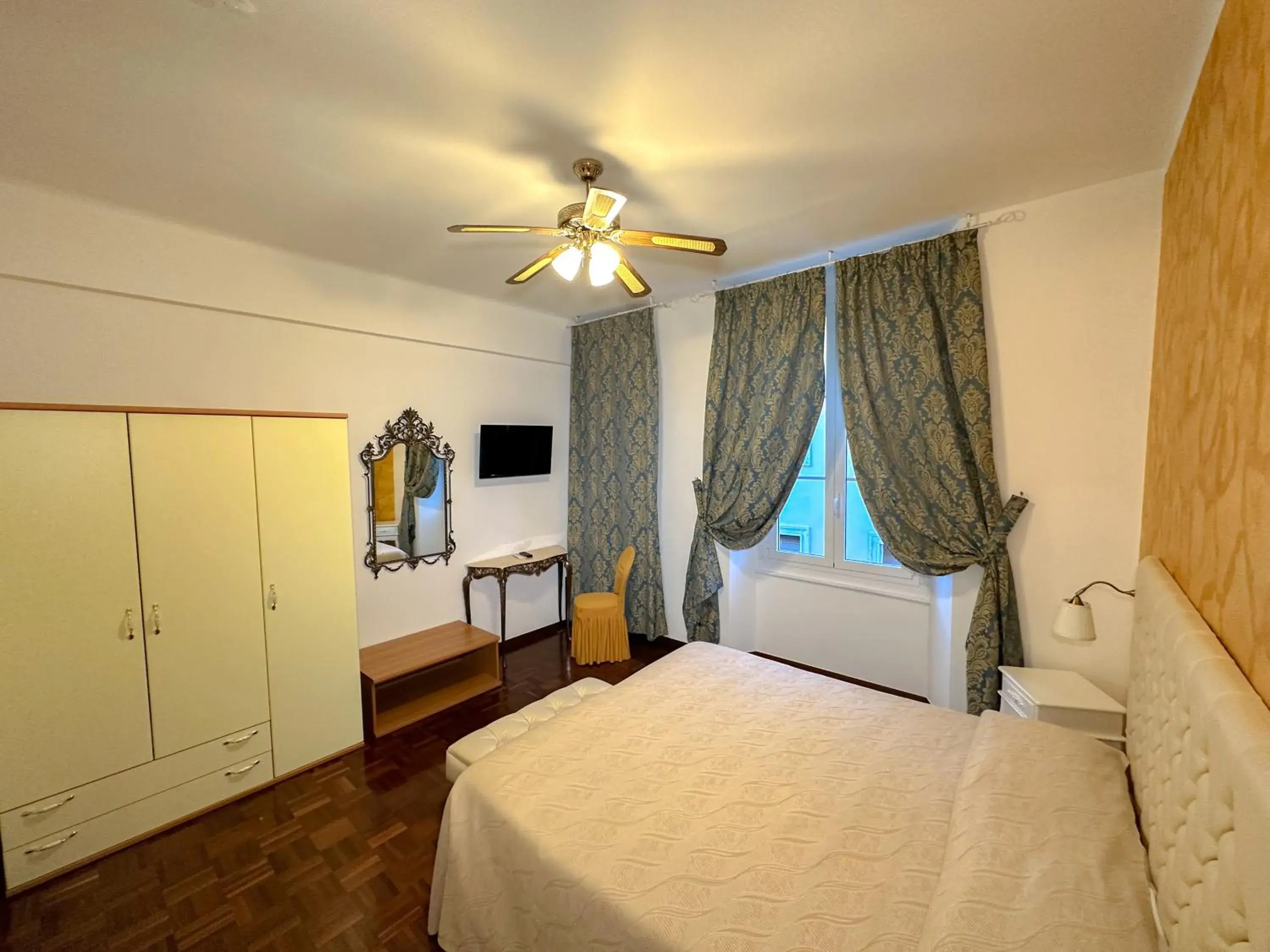 Superior Triple Room in Hotel Dell'Orto Superior Triple Room in Hotel Dell'Orto