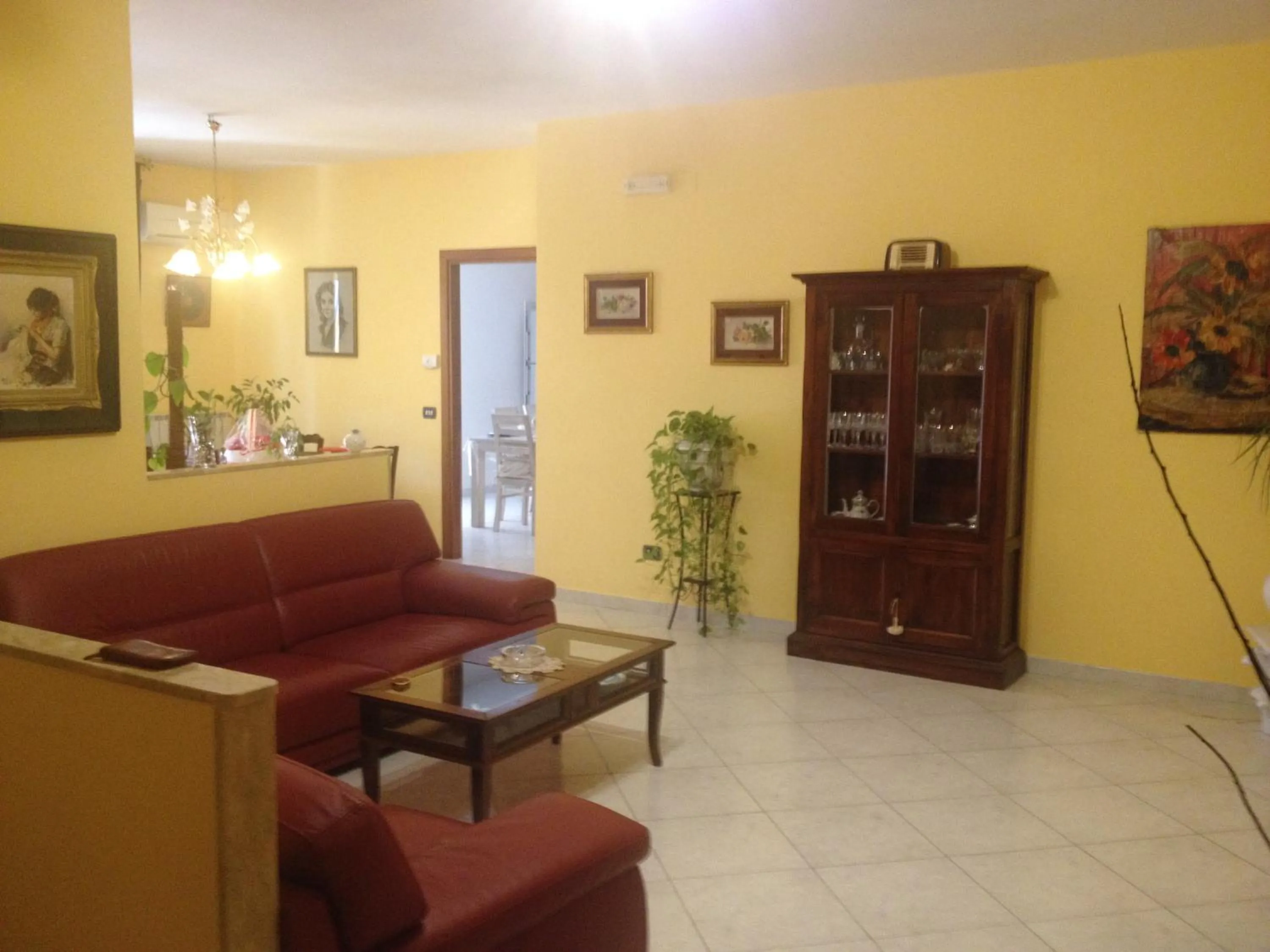 Communal lounge/ TV room in B&B Serenità