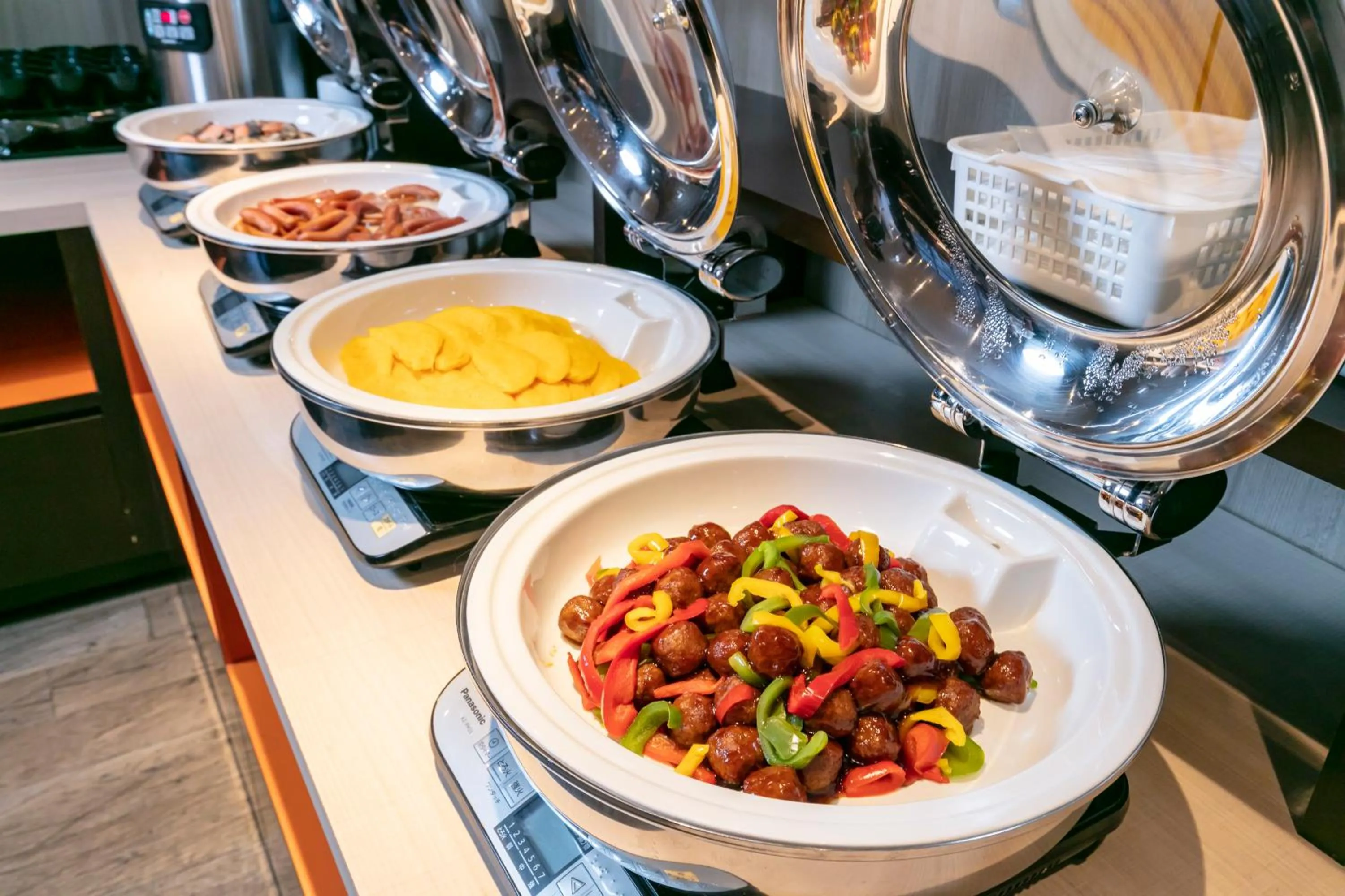 Food and drinks in Smile Hotel Premium Sapporo Susukino