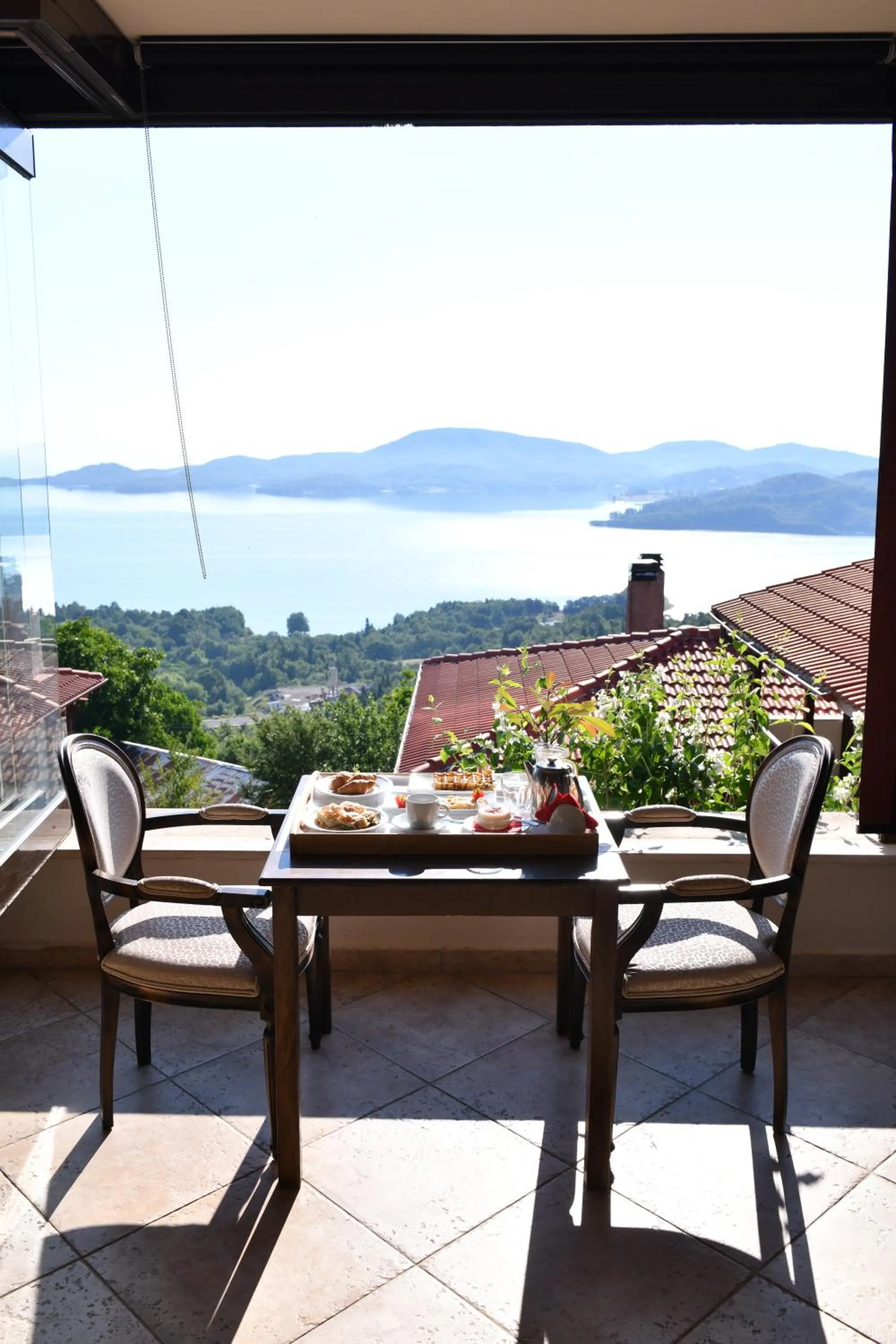 Food and drinks in Nevros Hotel Resort and Spa Limni Plastira