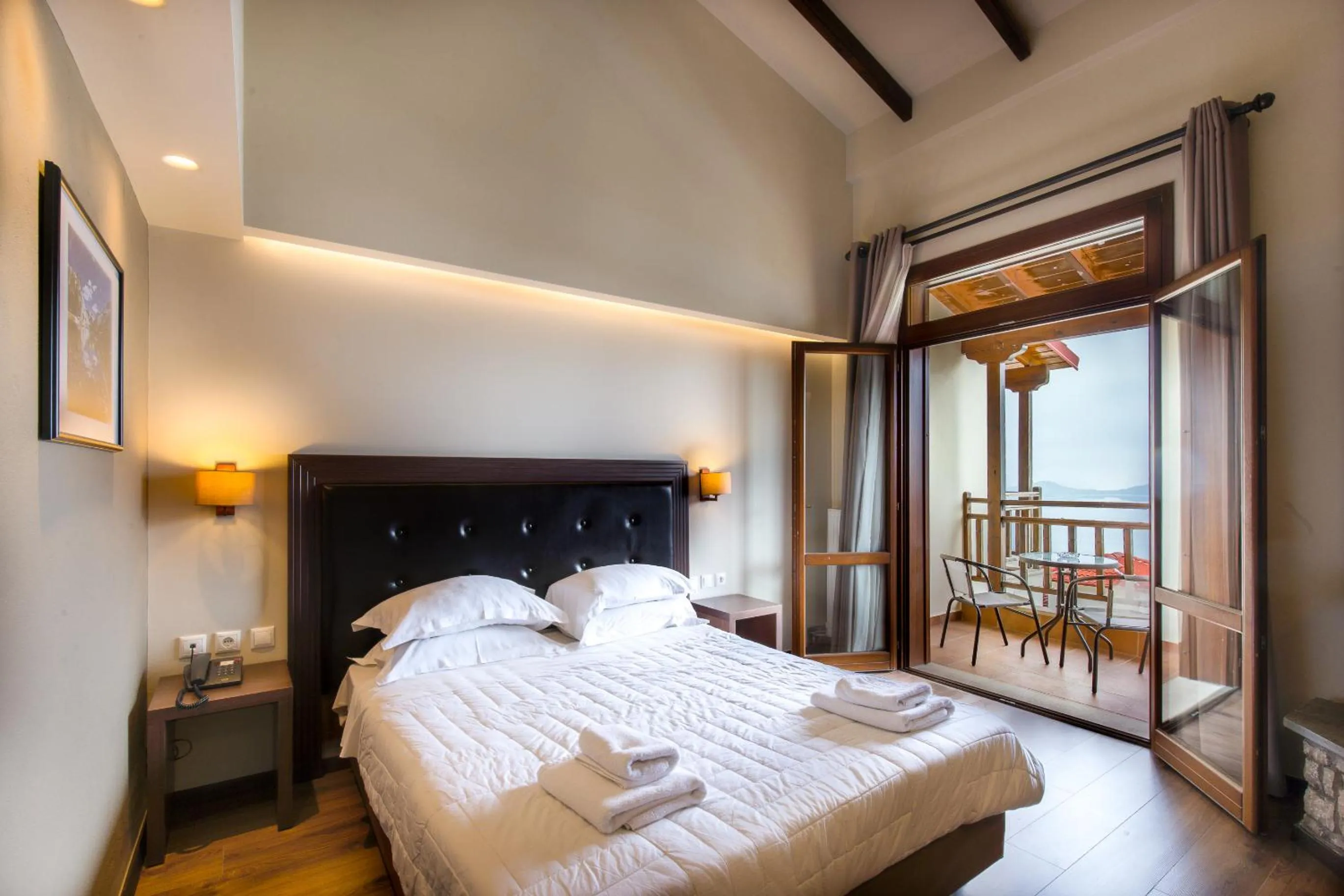 Lake view, Bed in Nevros Hotel Resort and Spa Limni Plastira