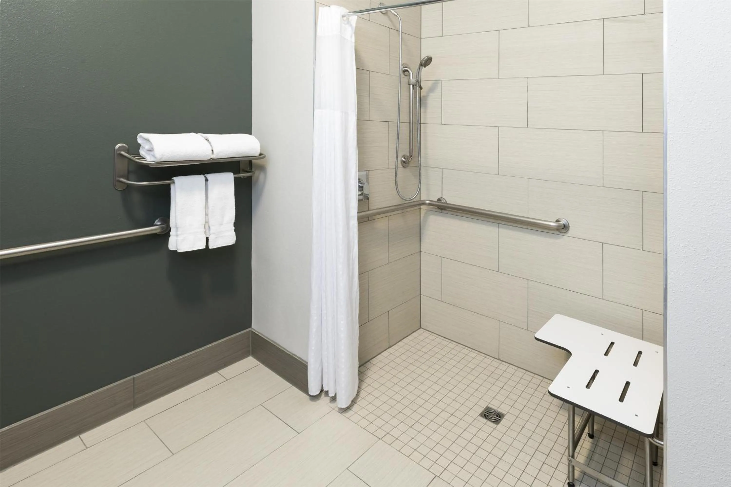 Bathroom in Best Western Plus Duncanville Dallas