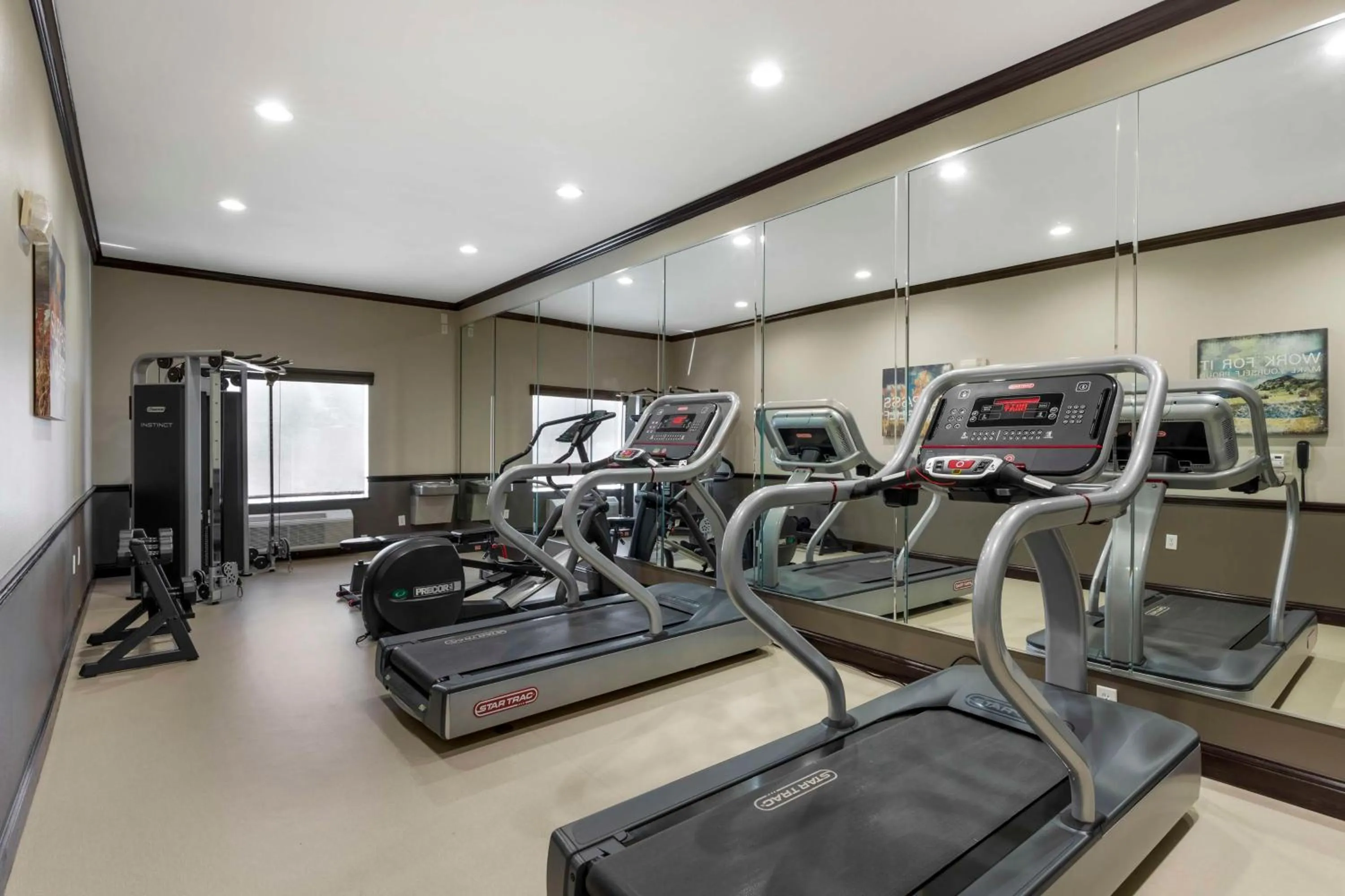 Fitness centre/facilities in Best Western Plus Duncanville Dallas