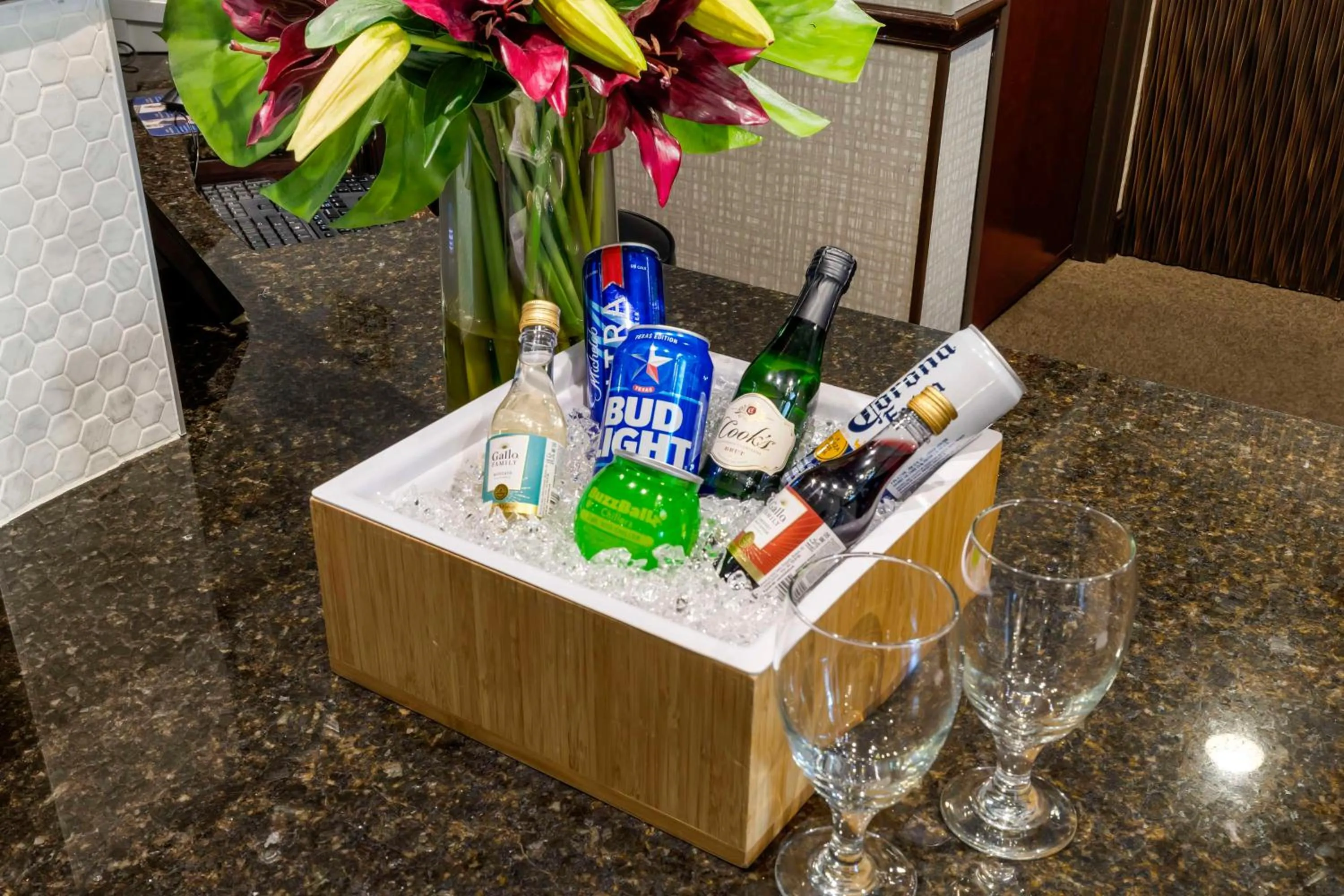 Food and drinks in Best Western Plus Duncanville Dallas