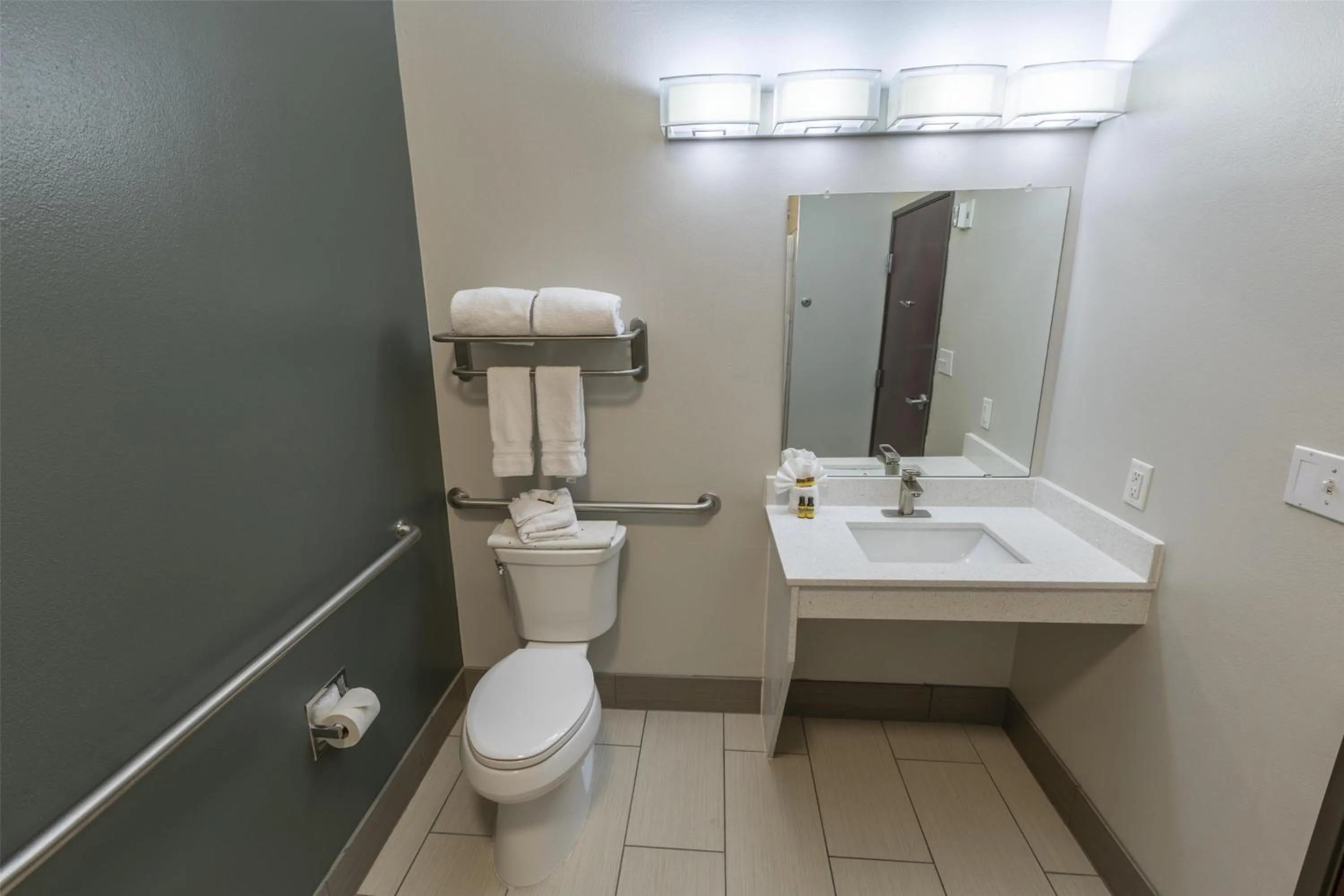 Bathroom in Best Western Plus Duncanville Dallas