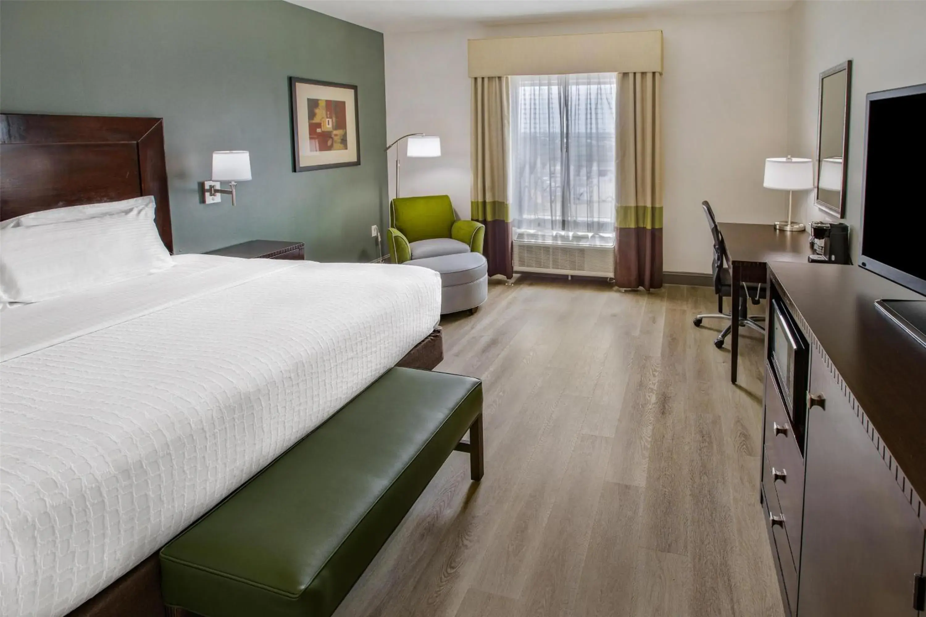 King Room with Roll-In Shower - Disability Access in Best Western Plus Duncanville Dallas King Room with Roll-In Shower - Disability Access in Best Western Plus Duncanville Dallas