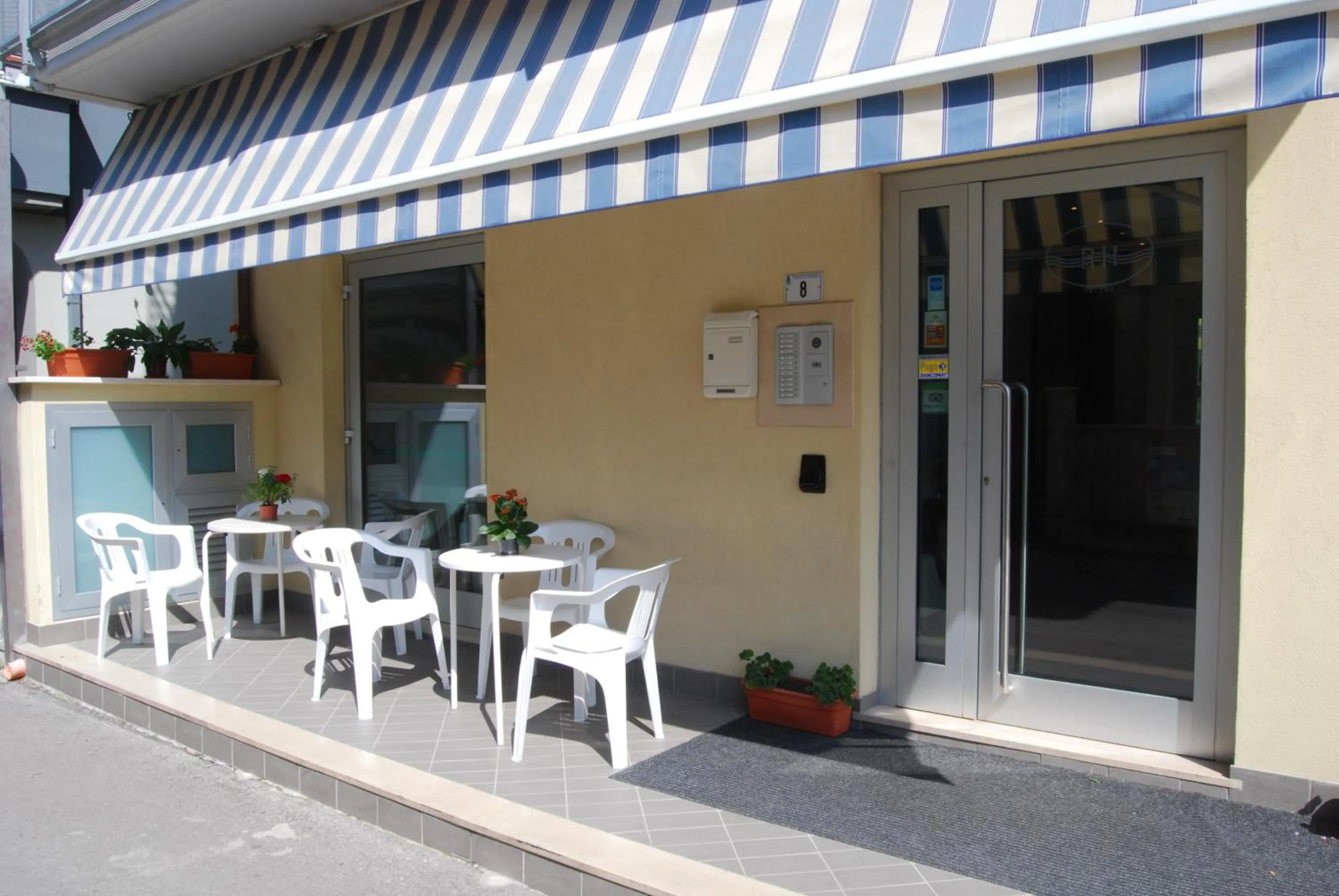 Facade/entrance in Residence Helene