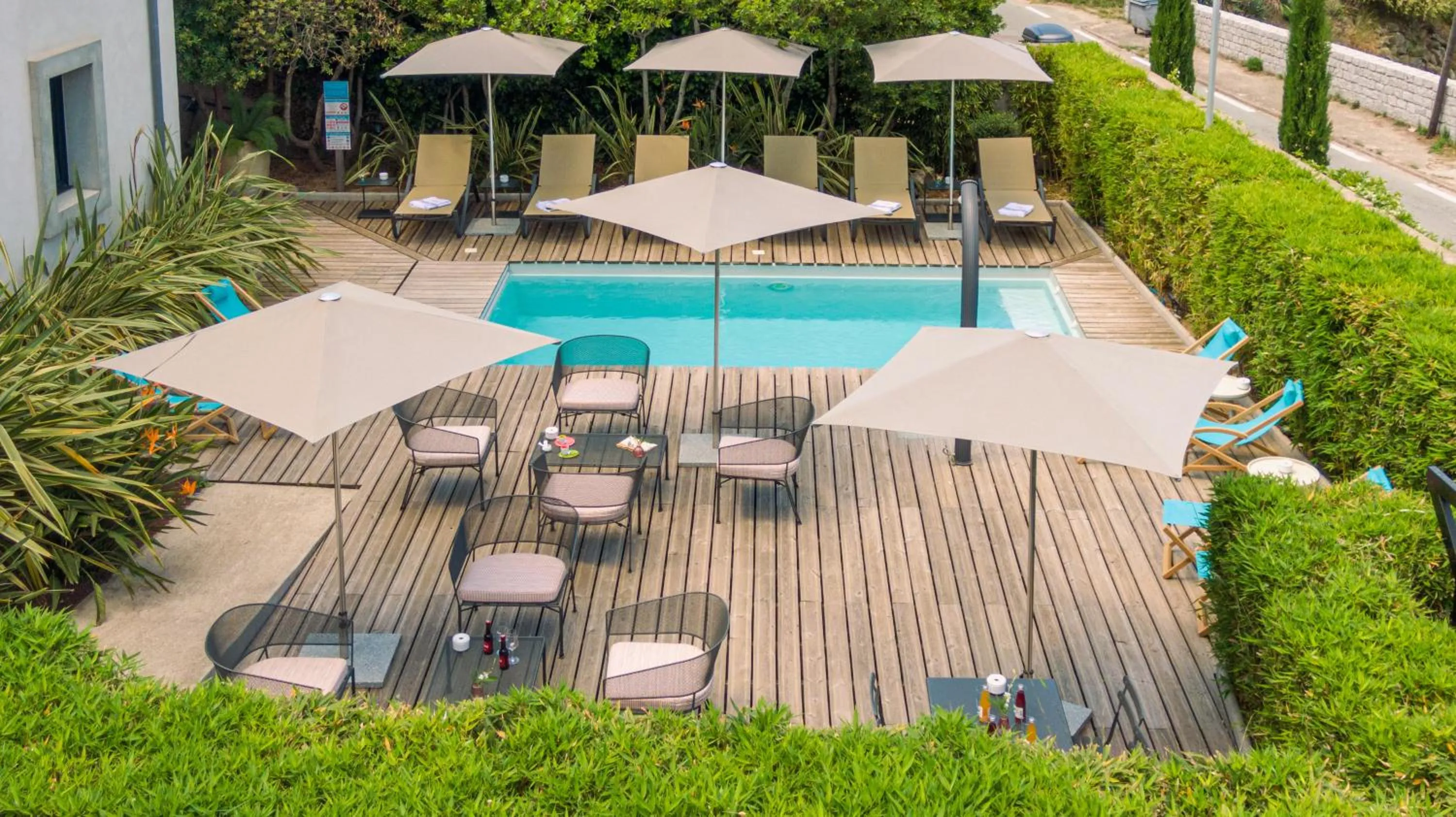 Pool view in Rossi Hôtel