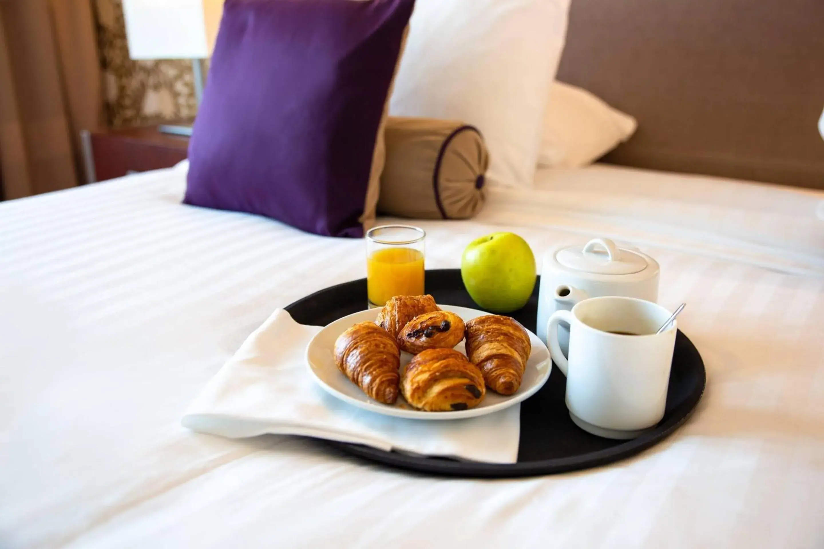 Breakfast, Bed in Clarion Paris CDG Airport Breakfast, Bed in Clarion Paris CDG Airport