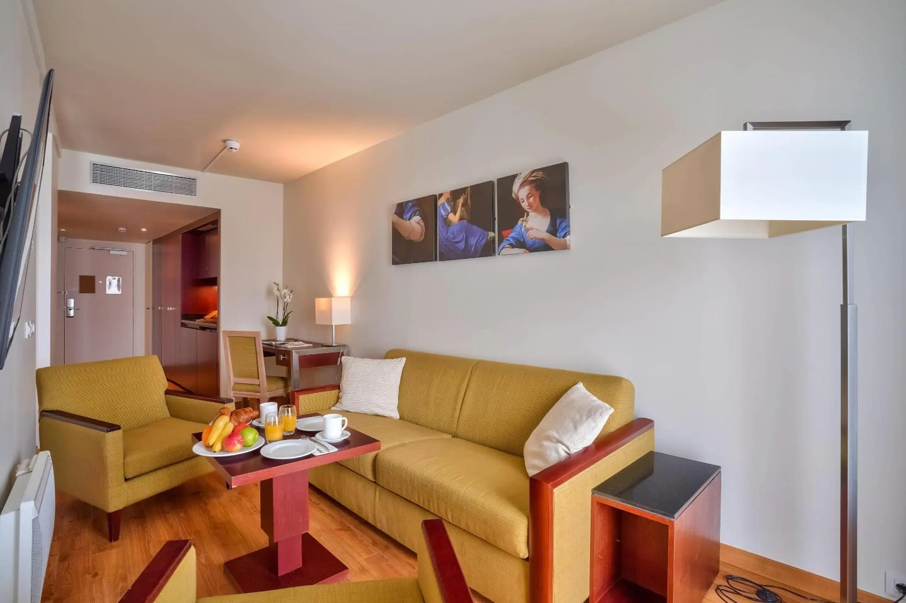 Bedroom in Clarion Paris CDG Airport Bedroom in Clarion Paris CDG Airport