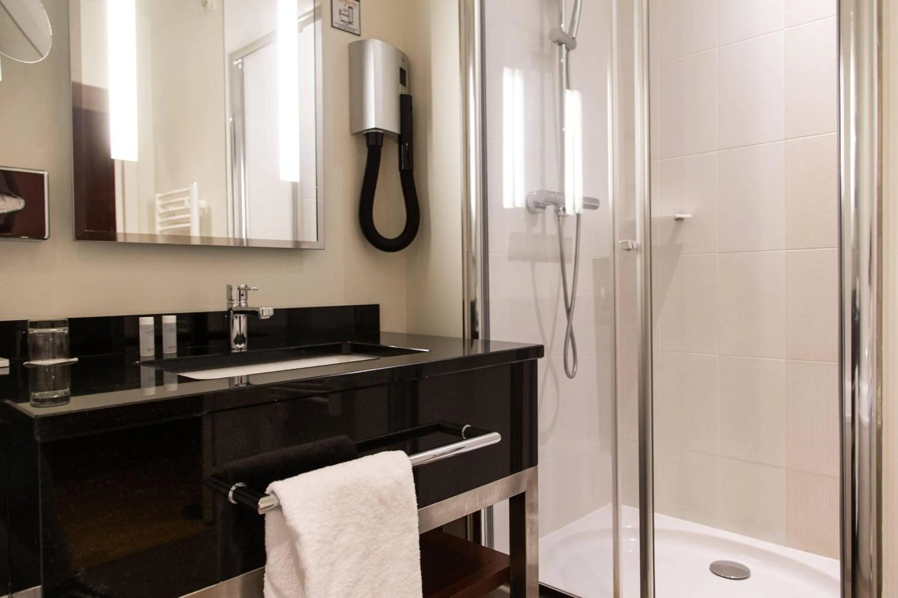 Bedroom in Clarion Paris CDG Airport