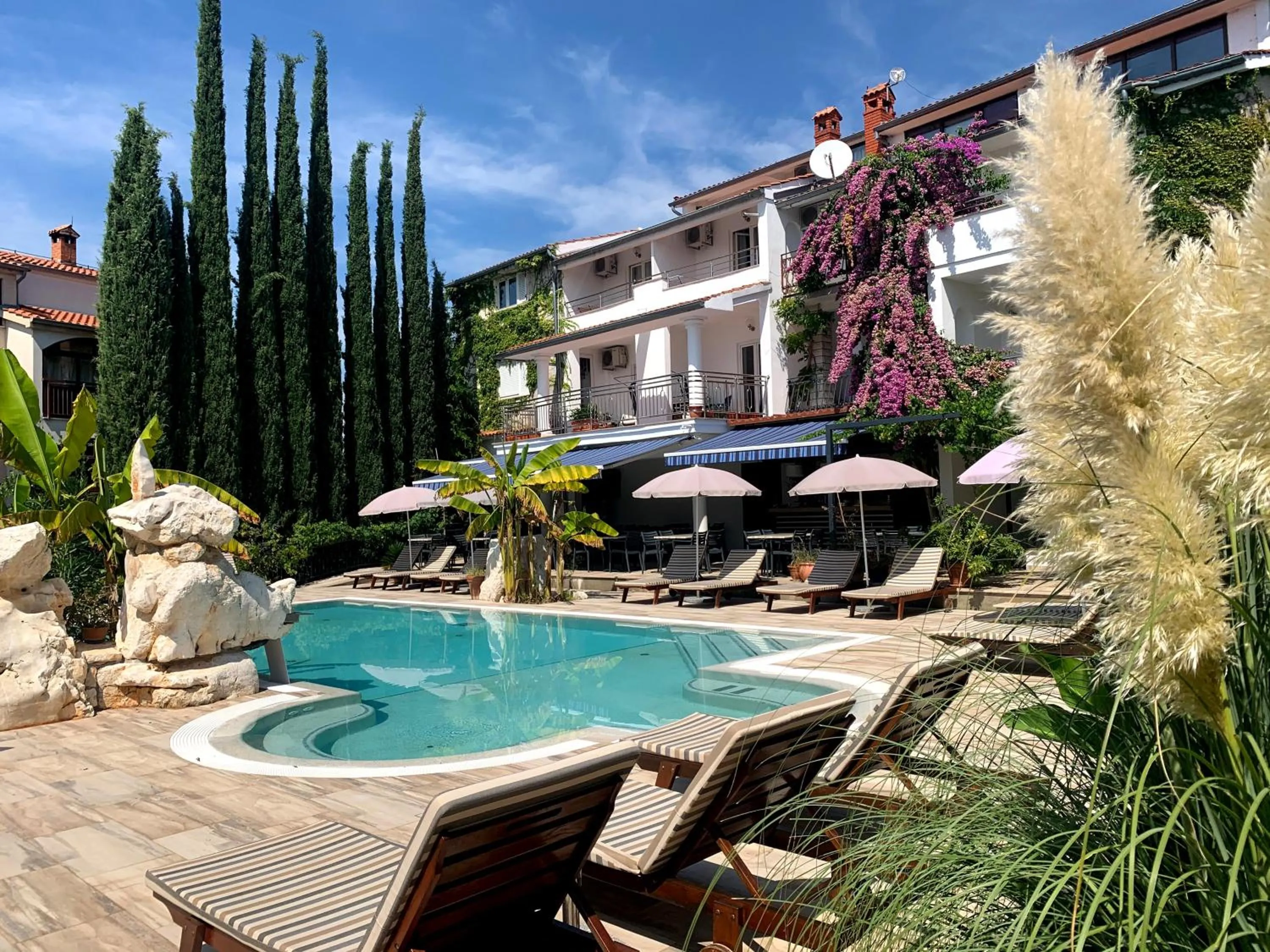 Property building in Gargamelo Pension