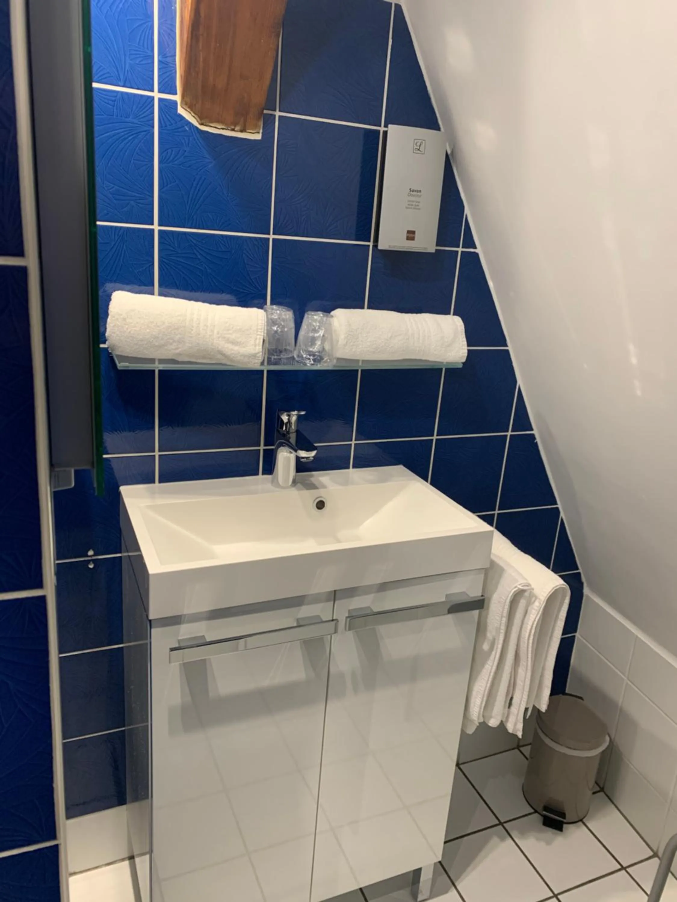 Bathroom in Hotel Restaurant Dontenville