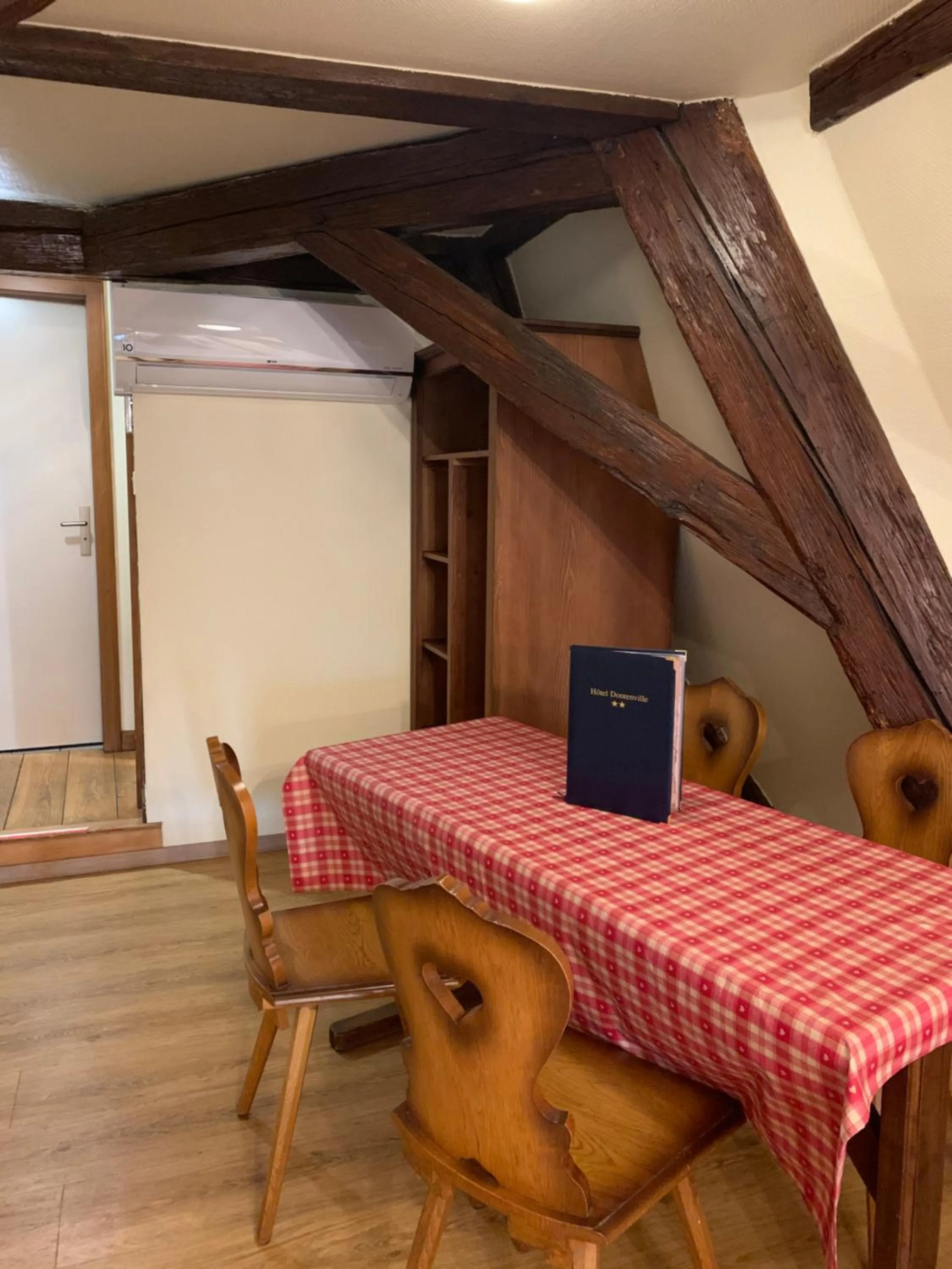 Living room in Hotel Restaurant Dontenville