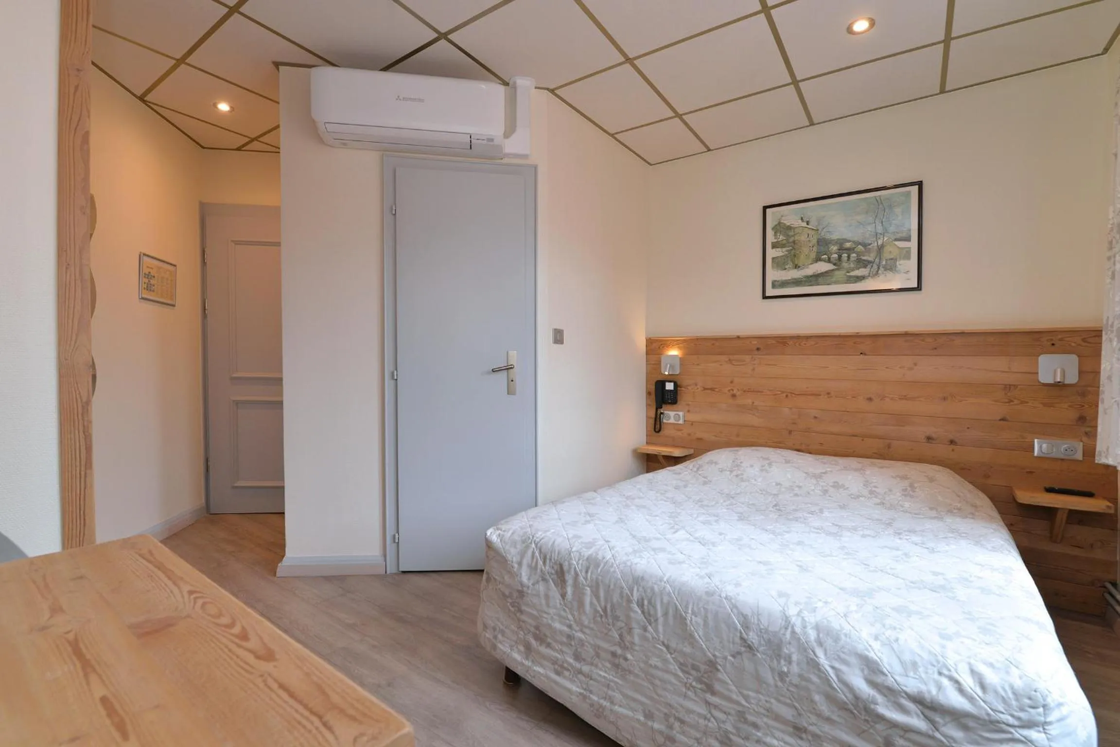 Photo of the whole room, Bed in Hotel Restaurant Dontenville