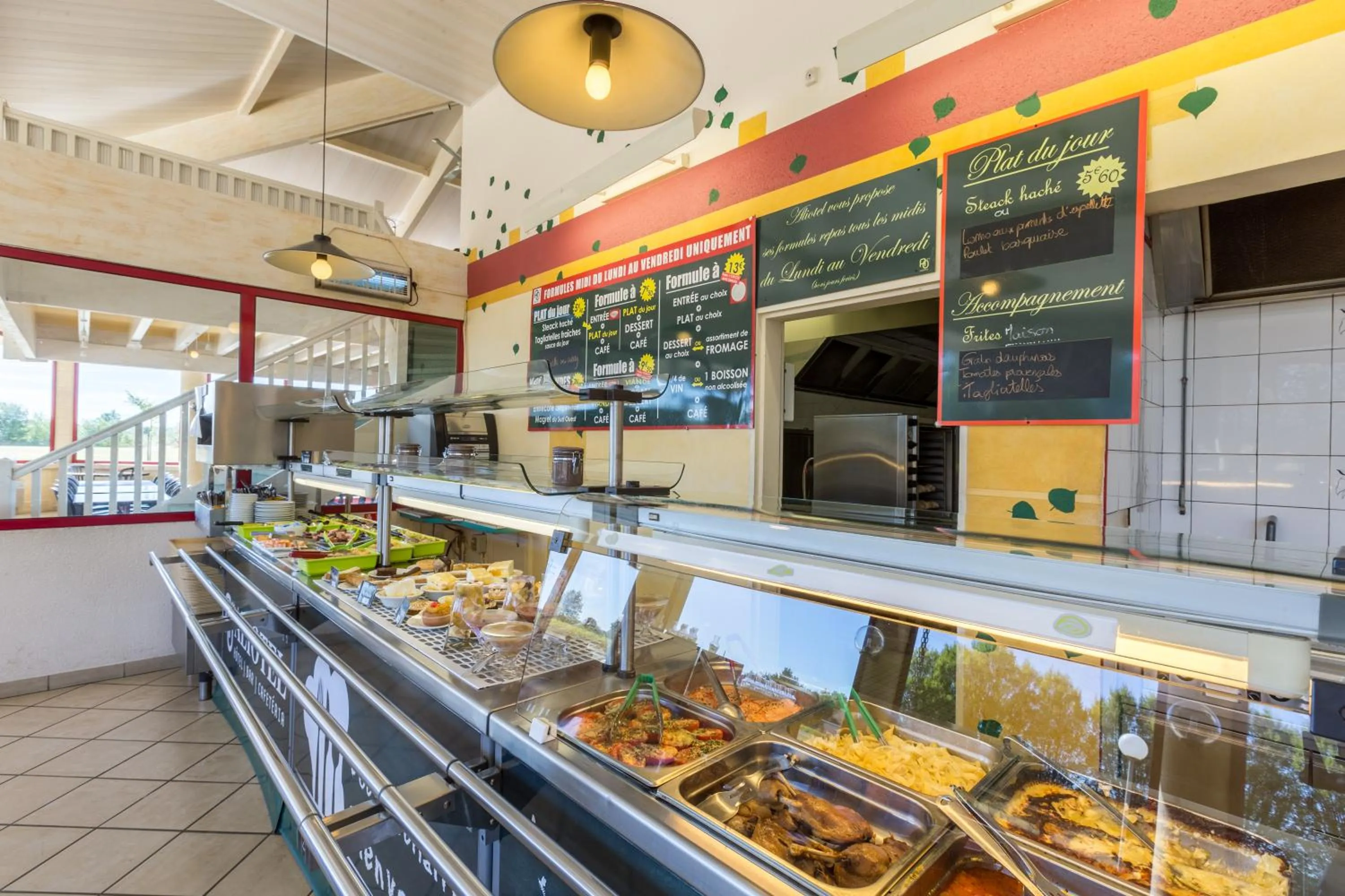 Restaurant/places to eat in Aliotel