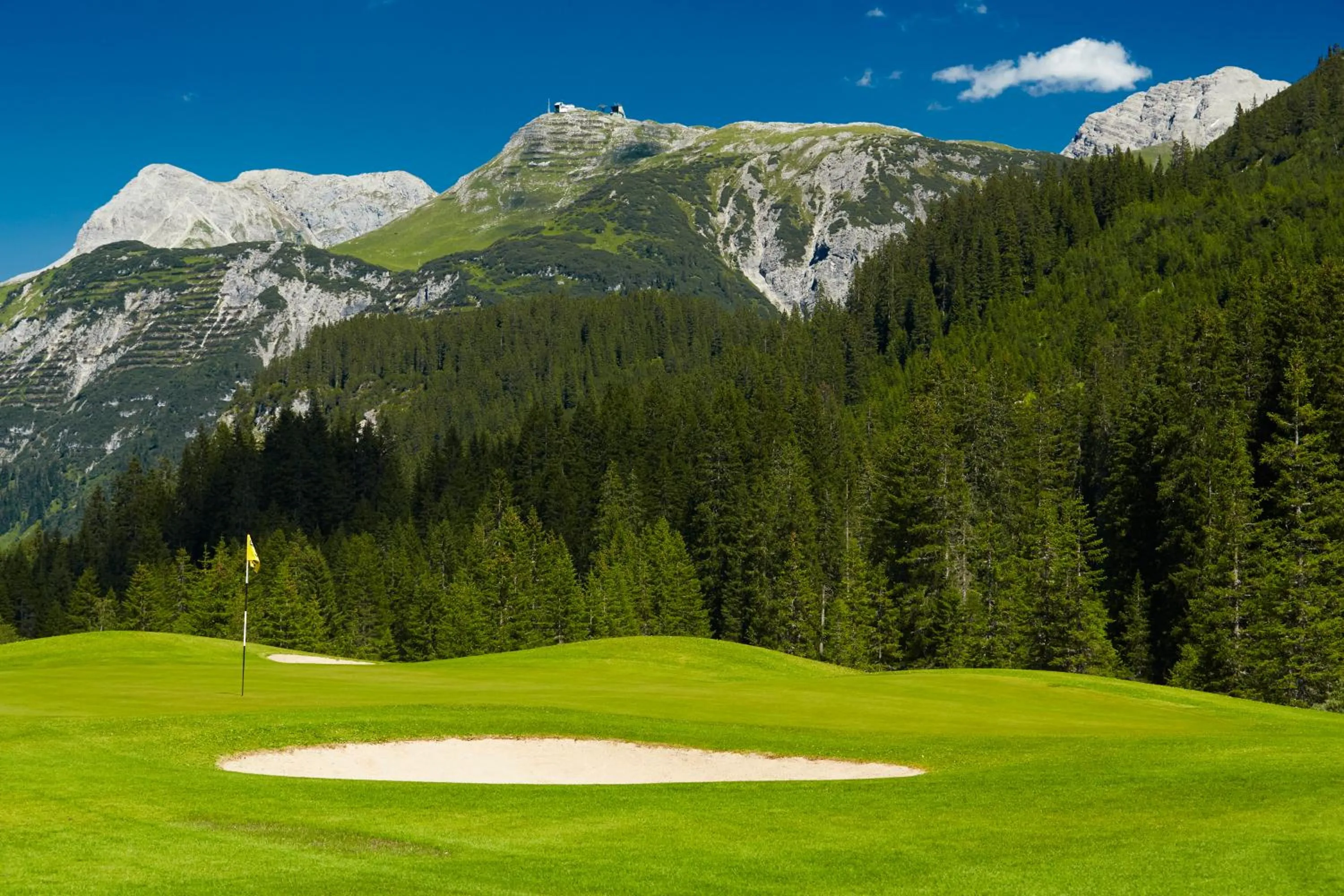 Golfcourse in Hotel Appartement Roggal