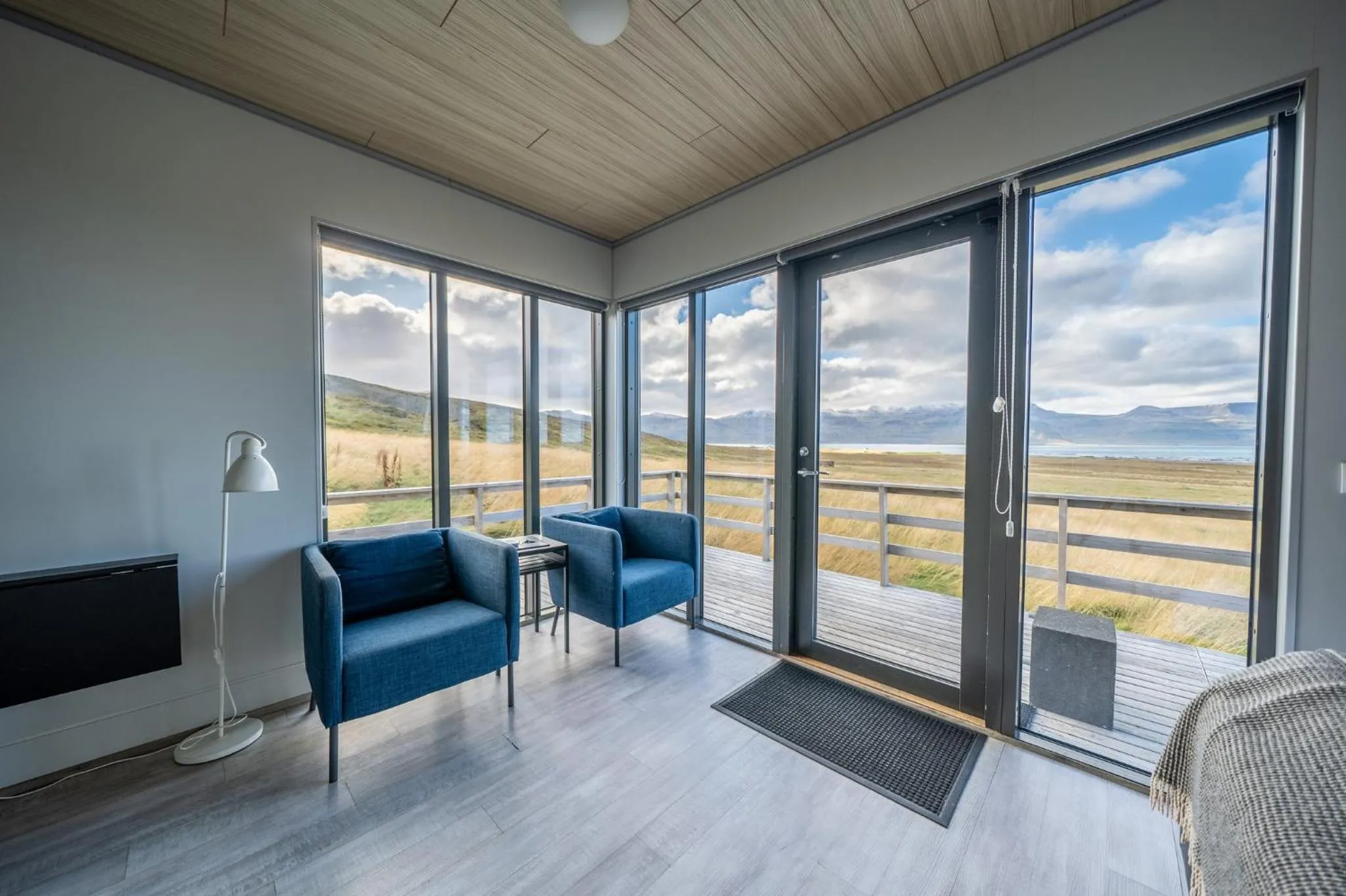 Property building in Dis Cottages