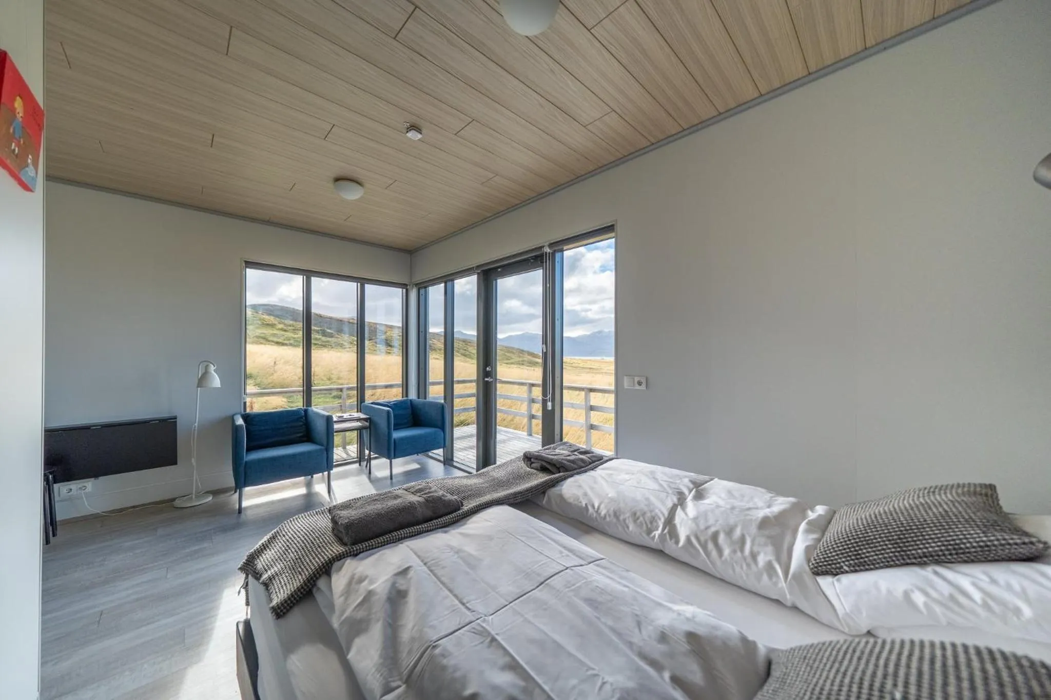 Bedroom, Bed in Dis Cottages