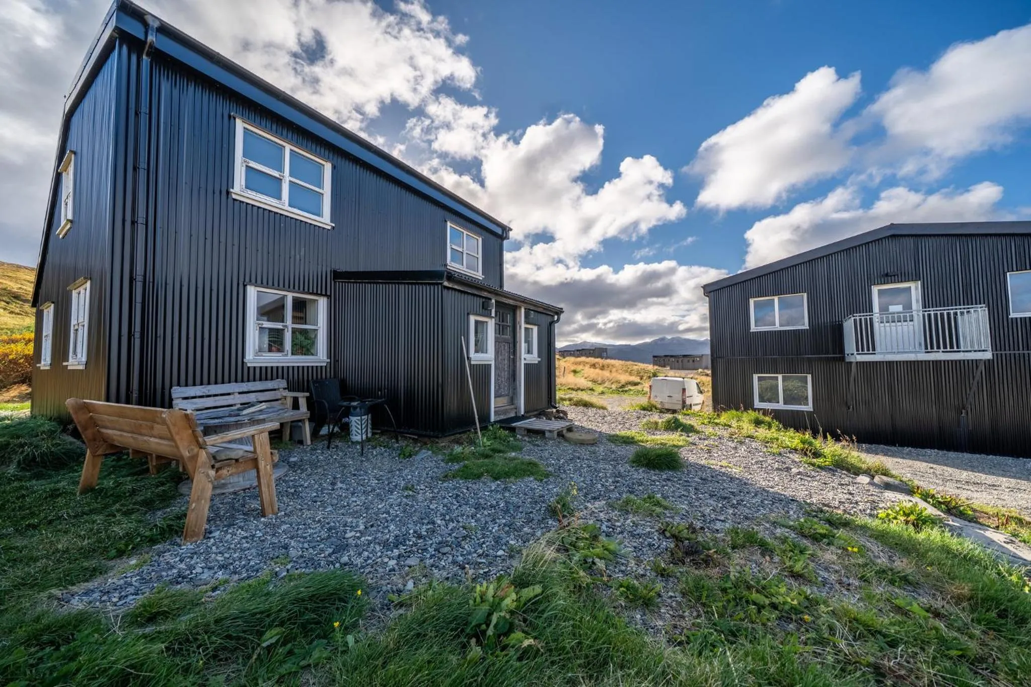 Property building in Dis Cottages
